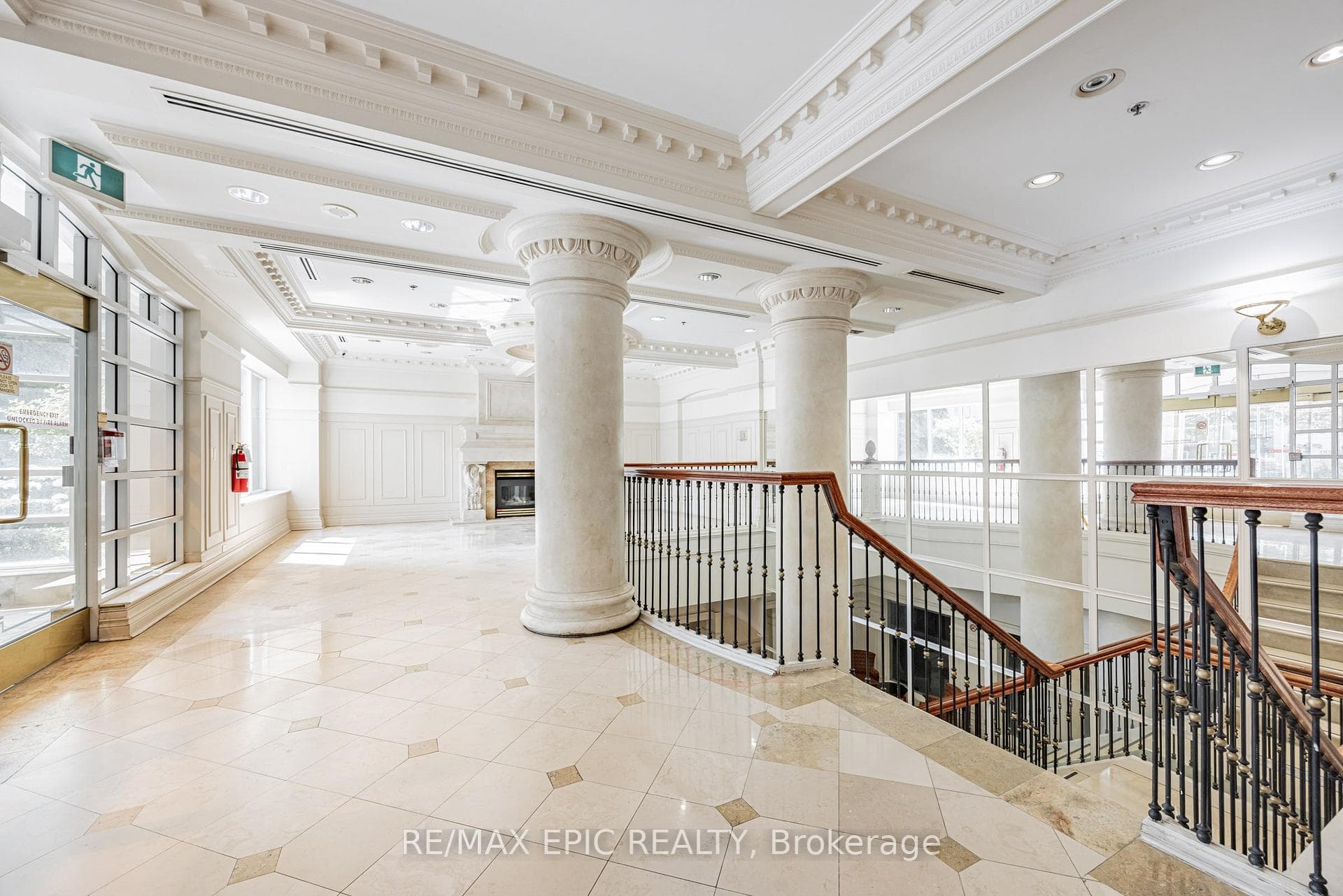 18 Sommerset Way Unit 2512 photo 2