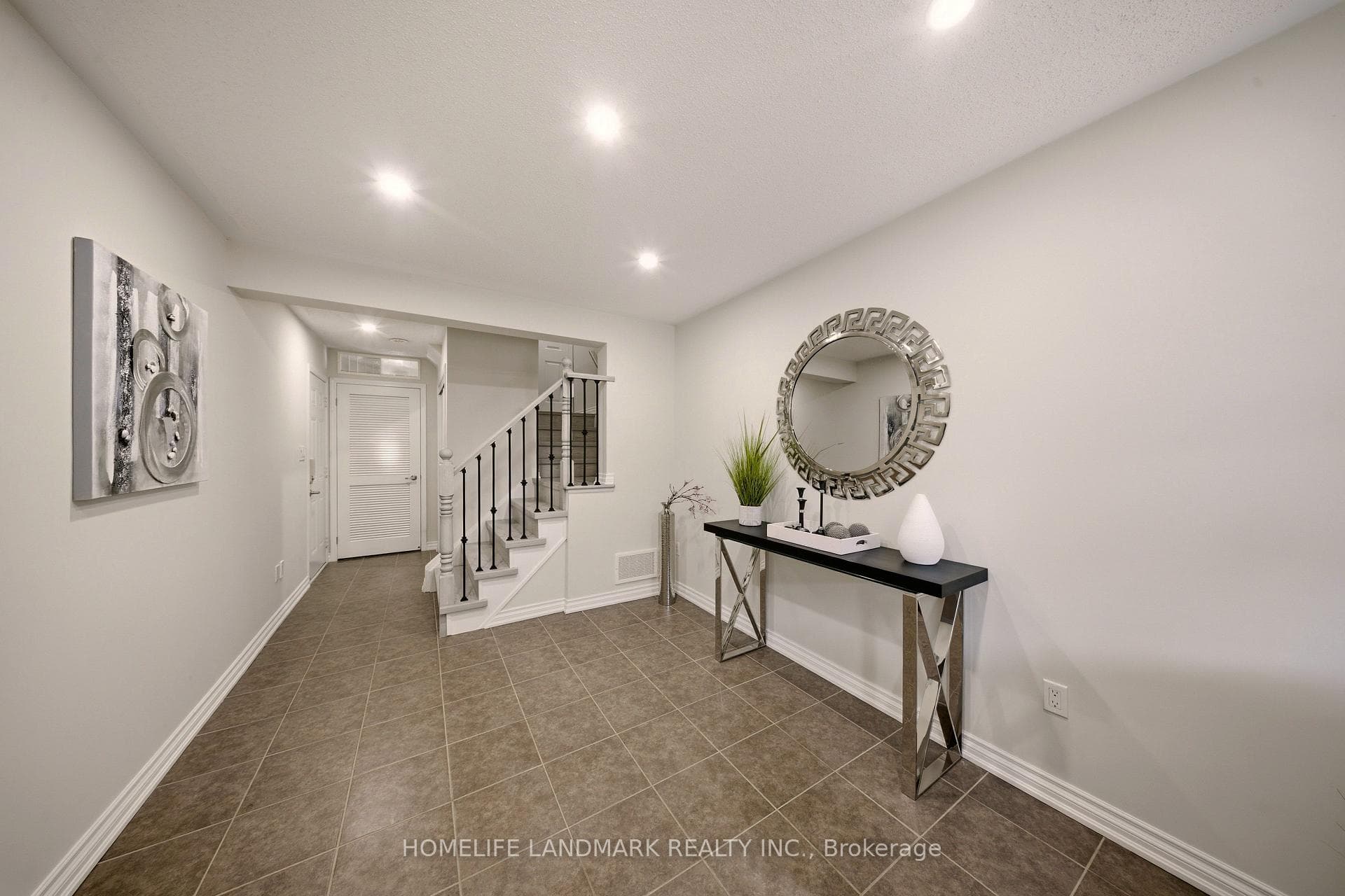 268 Wetenhall Landing photo 6