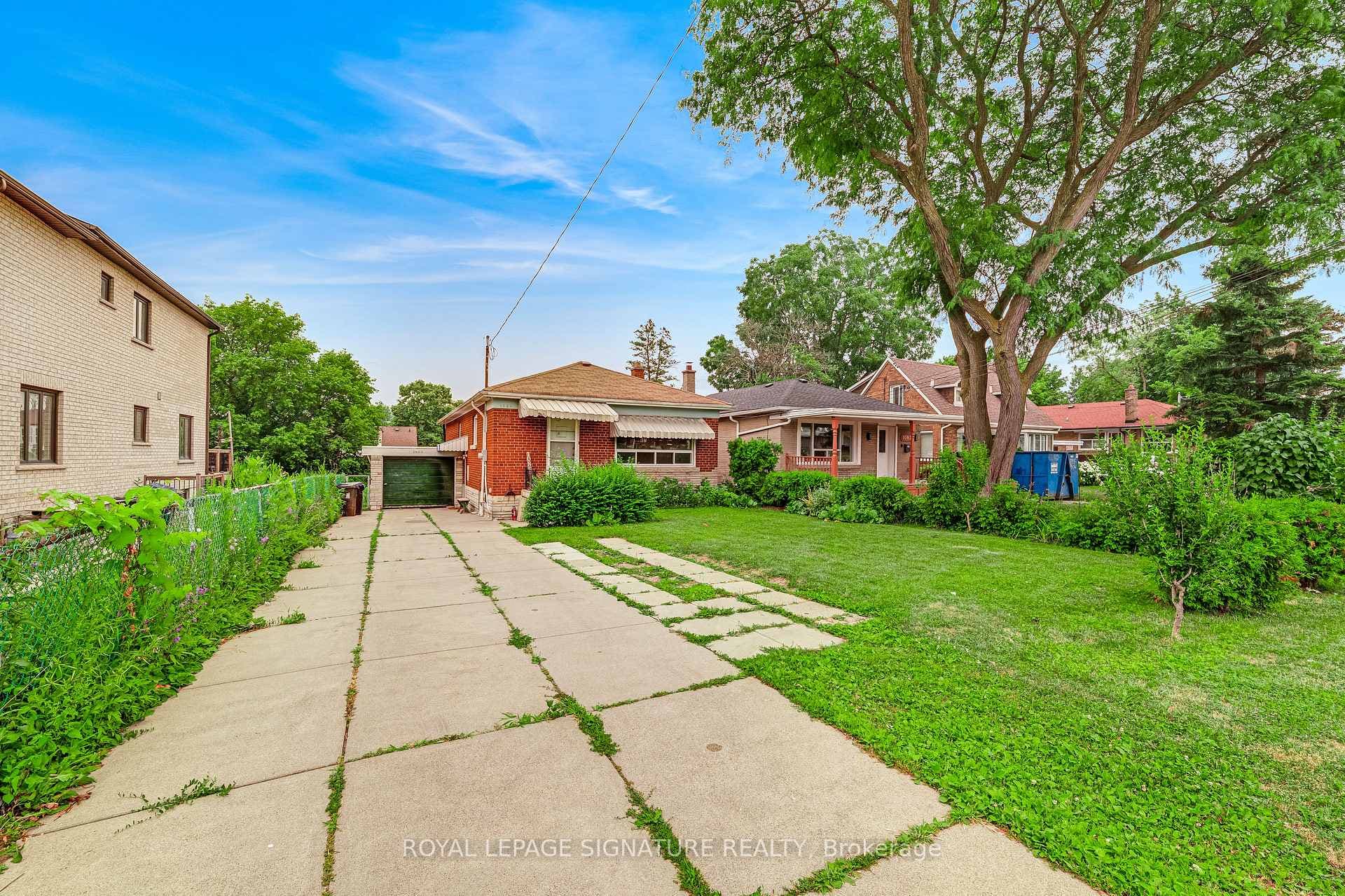 1085 Pharmacy Avenue photo 2