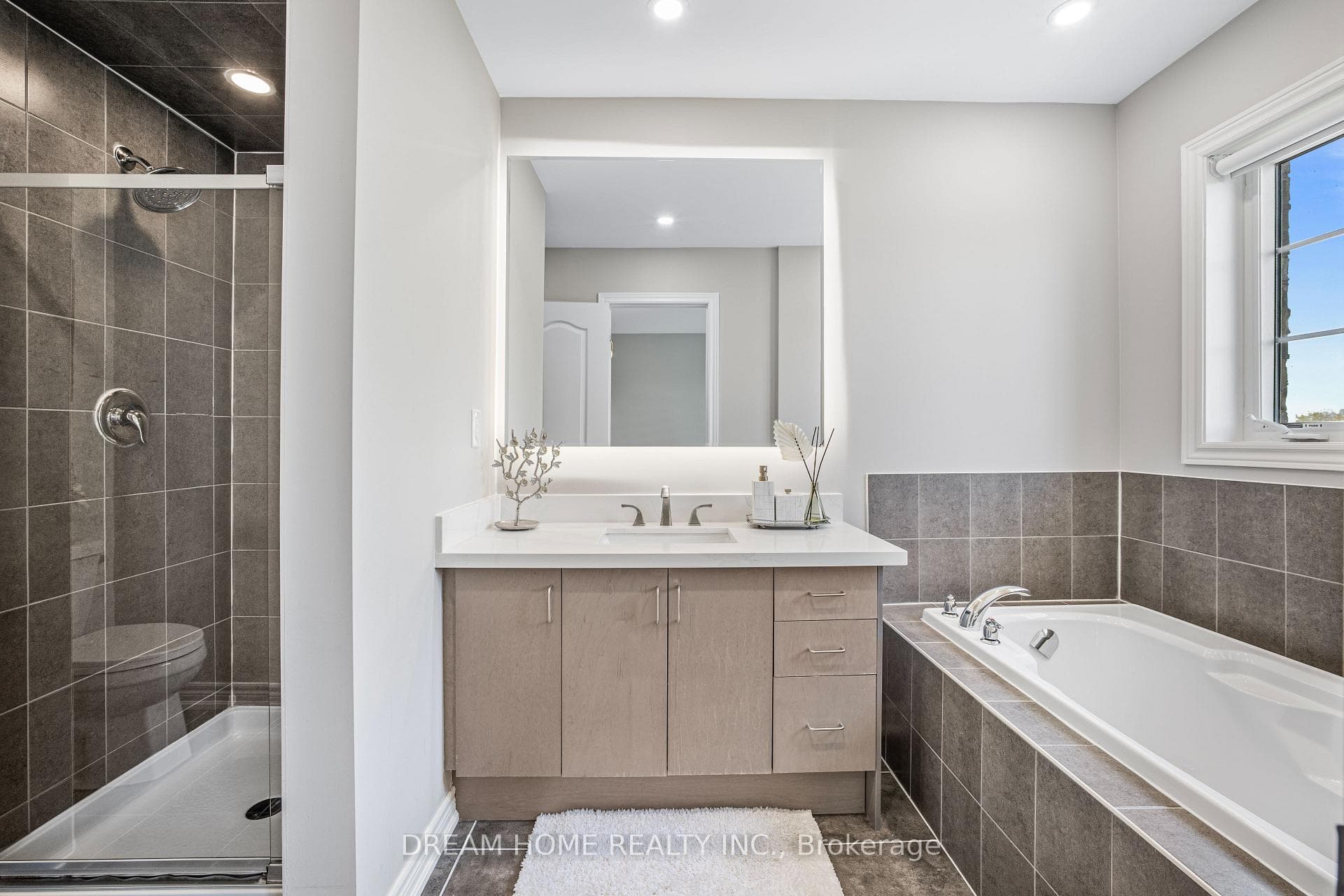 46 Roy Grove Way photo 16