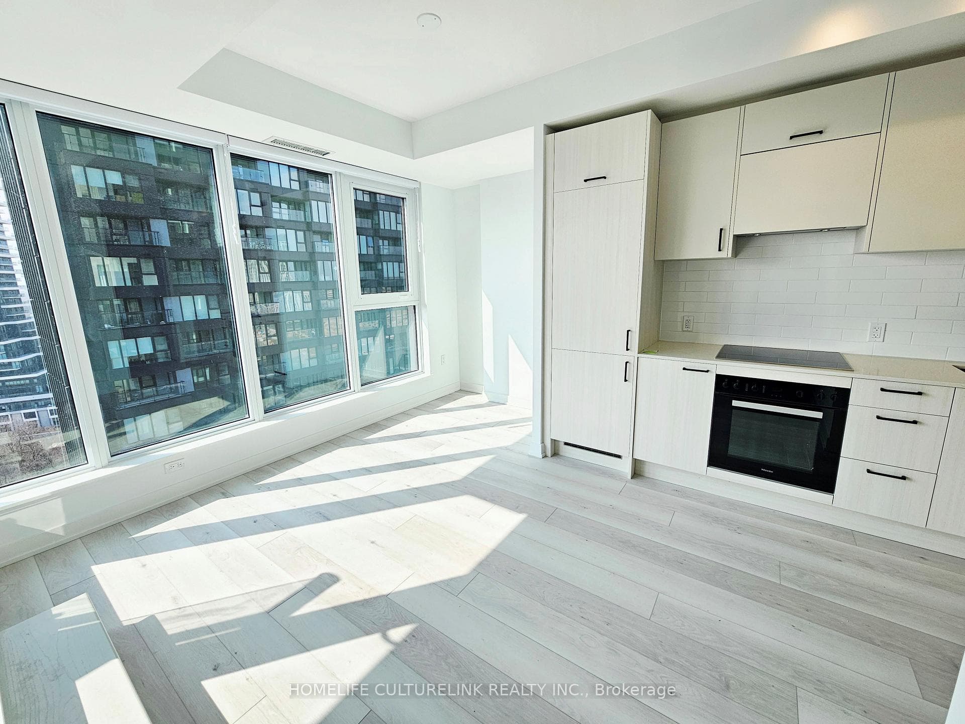 1 Quarrington Lane Unit 1704 photo 4