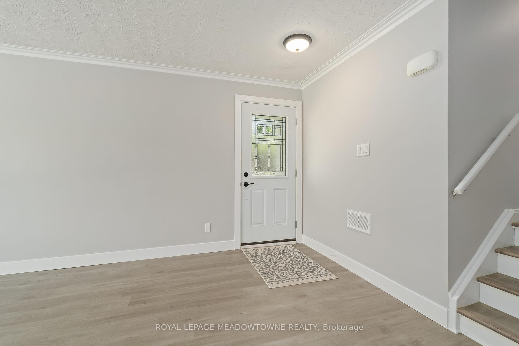 2 Raylawn Crescent photo 5