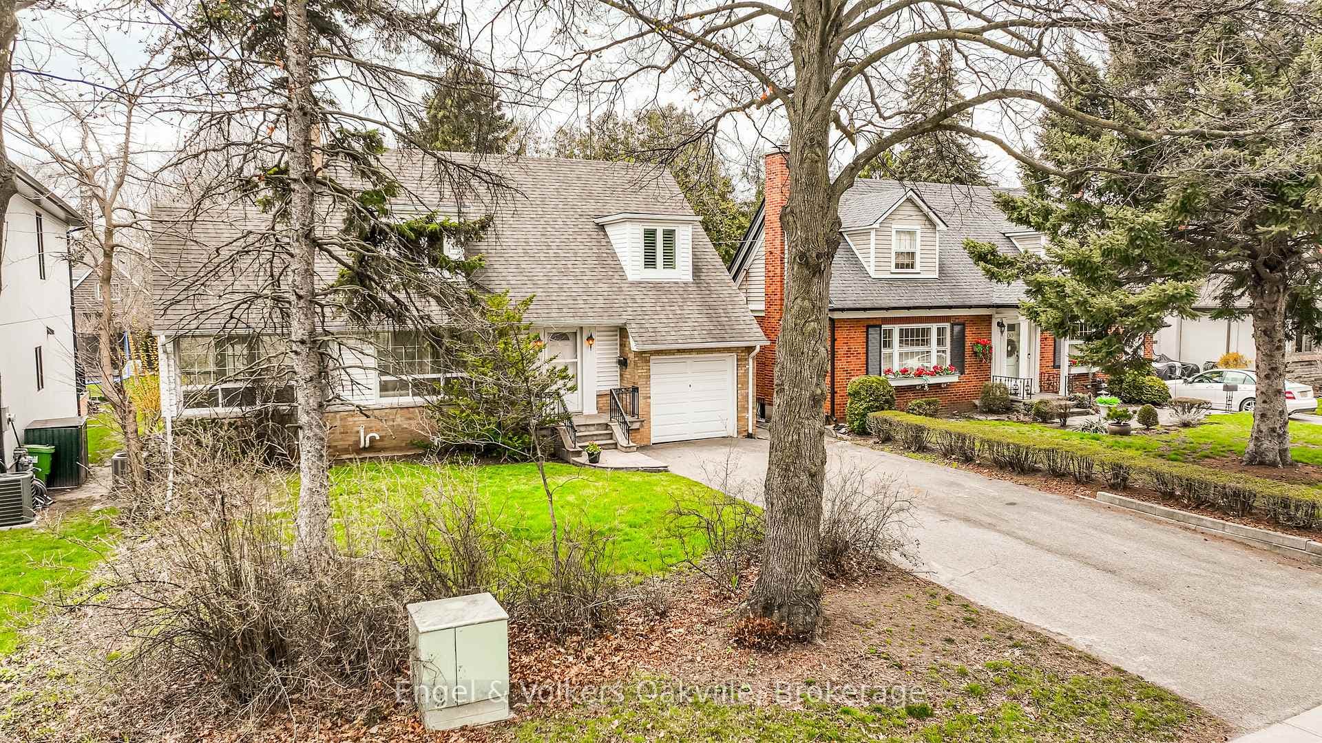 98 Prince Edward Drive photo 3