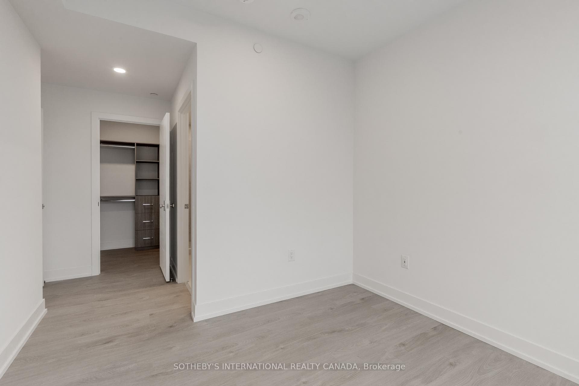 31 York Garden Way Unit 808 photo 12