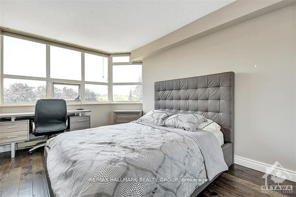 1510 Riverside Drive Unit 306 photo 25