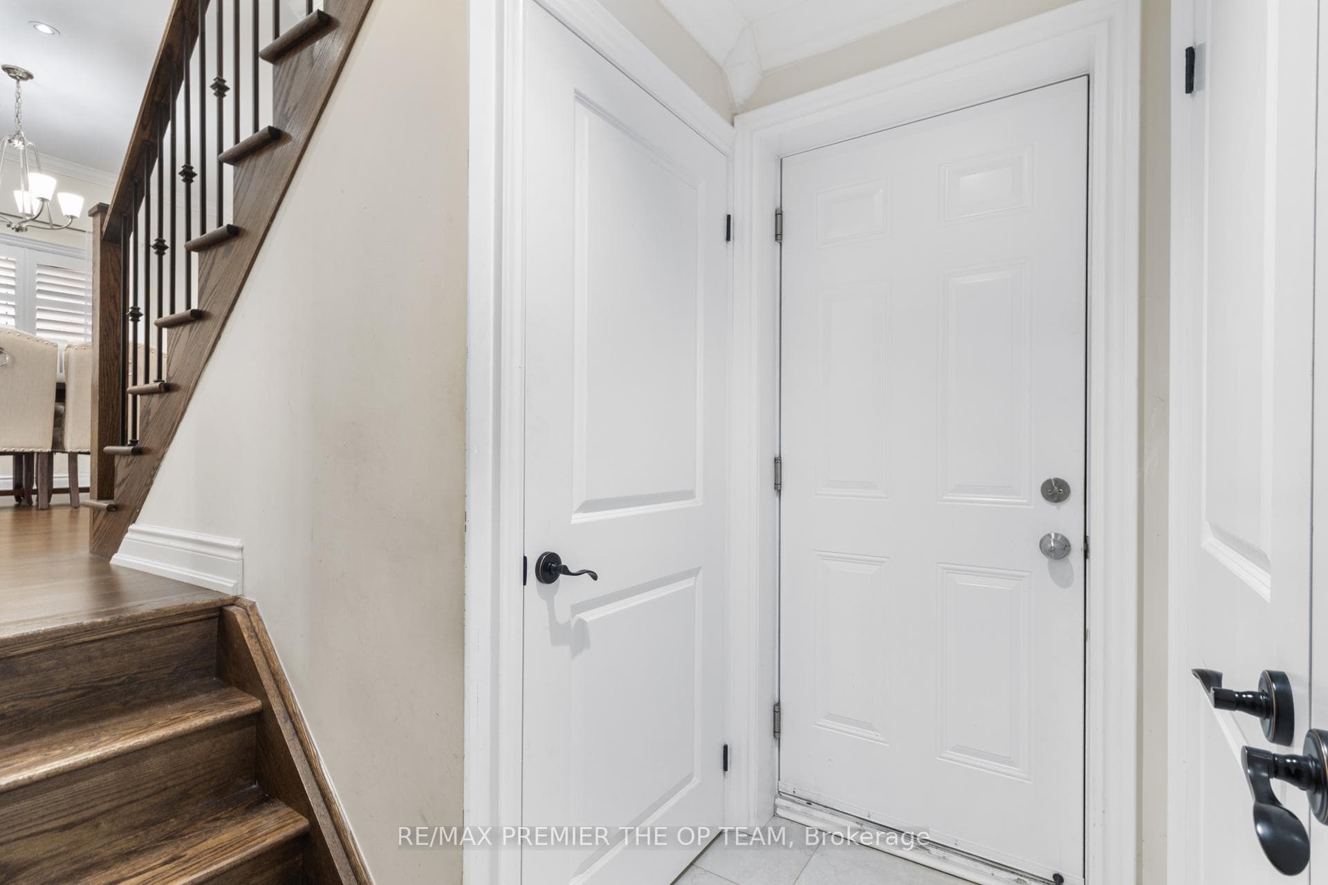 977 Wickham Road photo 26