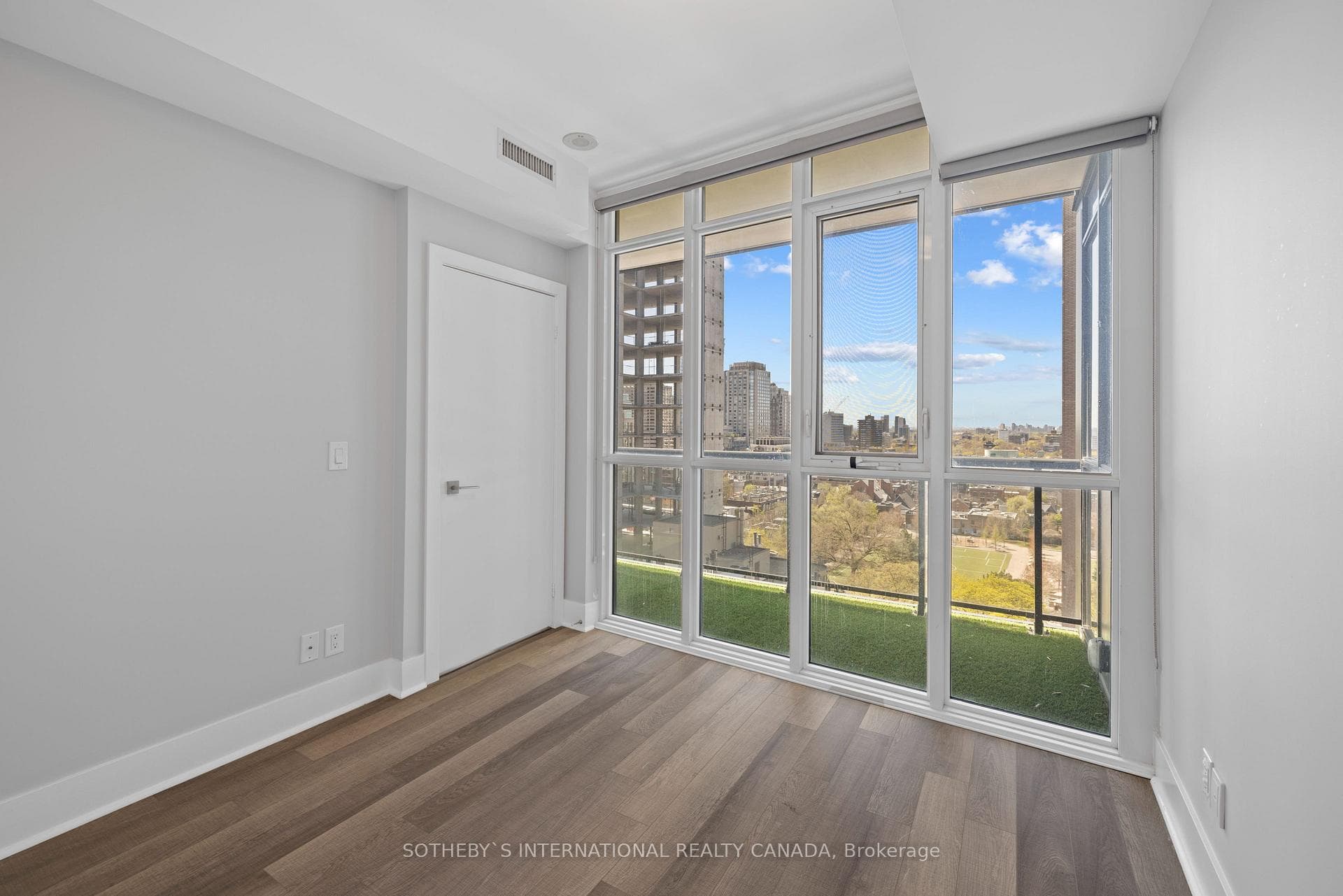 32 Davenport Road Unit 1508 photo 14