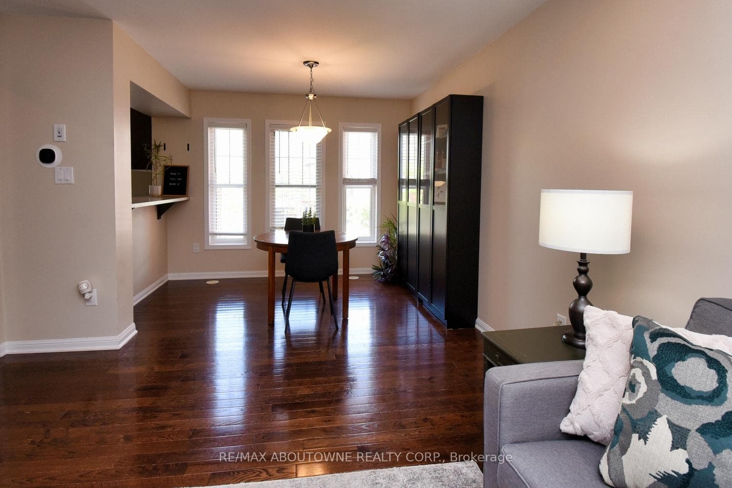 566 Pharo Point photo 9