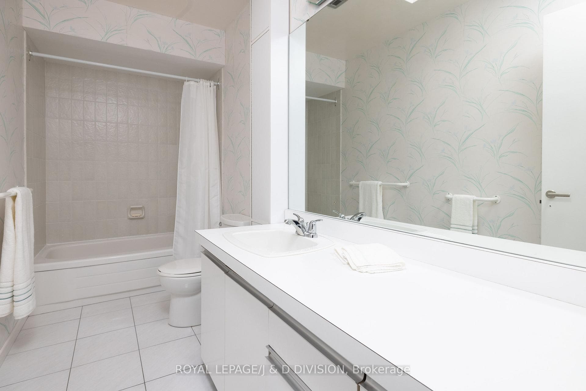 165 Sherwood Avenue photo 23