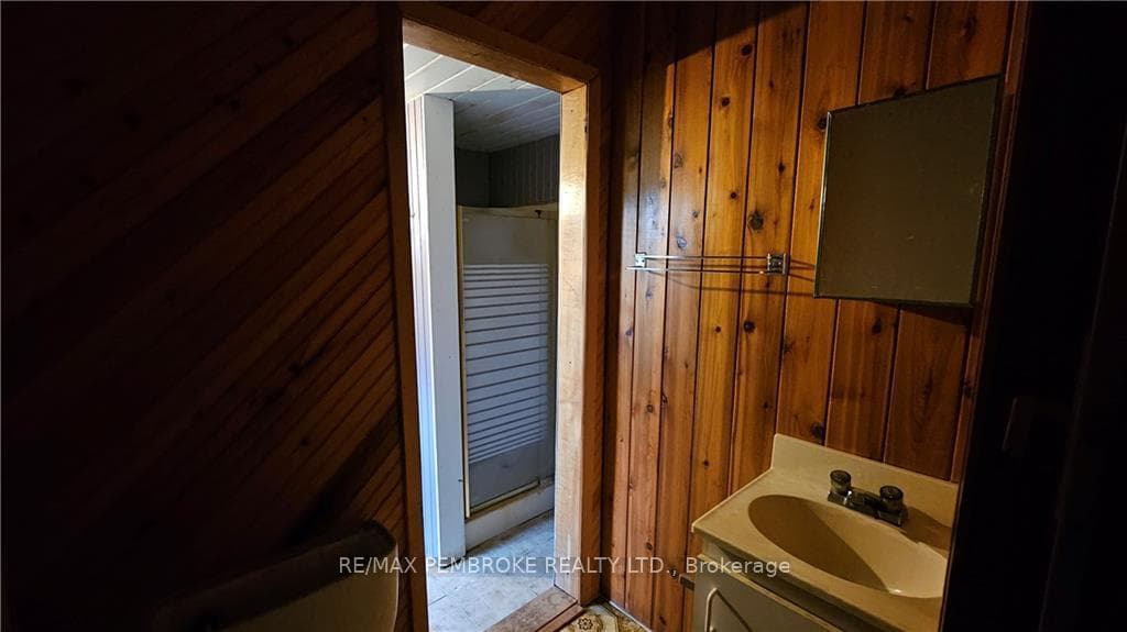 1810 HIGHWAY 132 photo 14