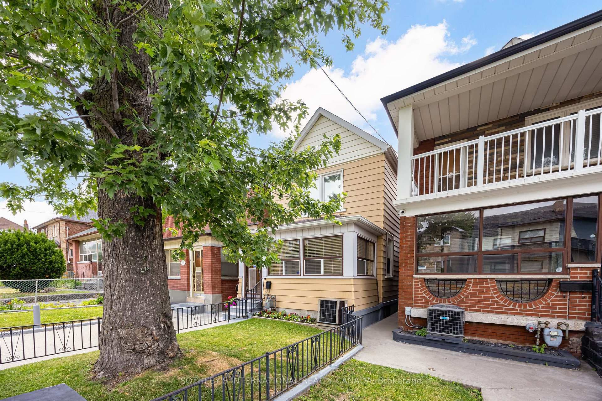 157 Ascot Avenue photo 4