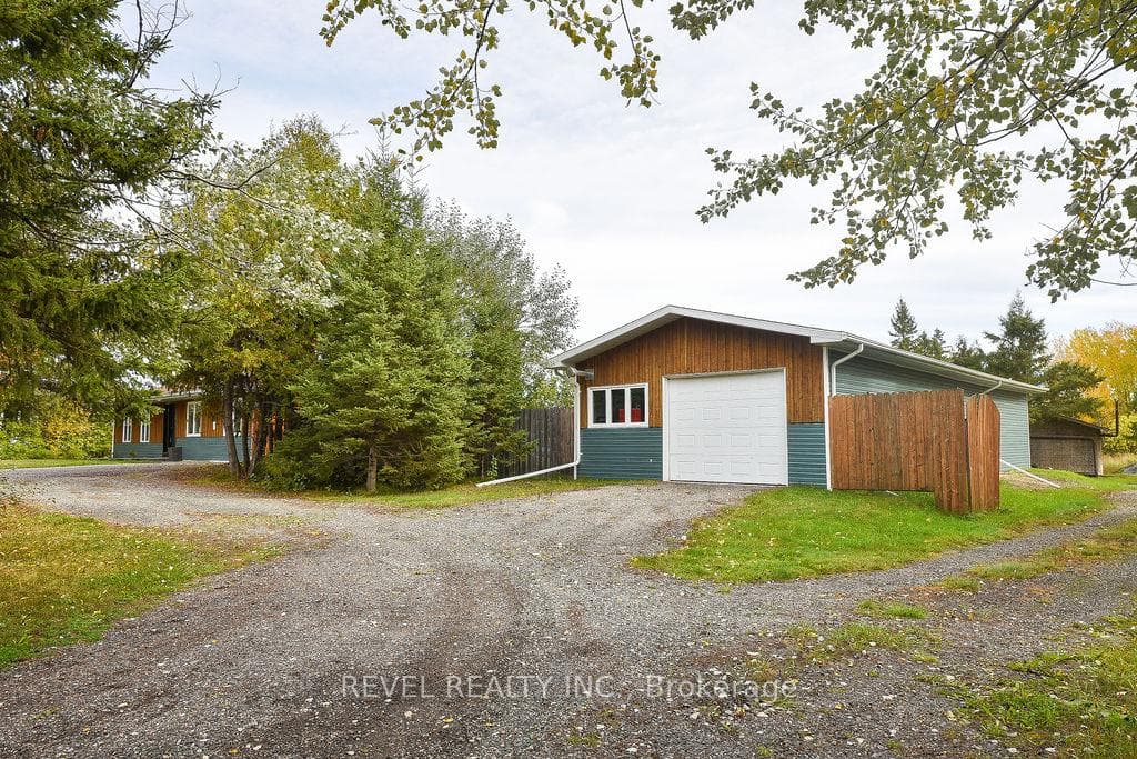 98 Roblin Street photo 36