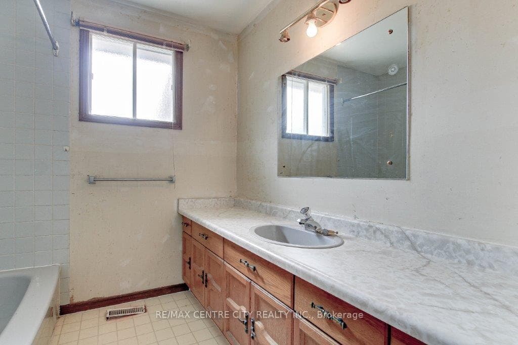 396 Barker Street photo 13