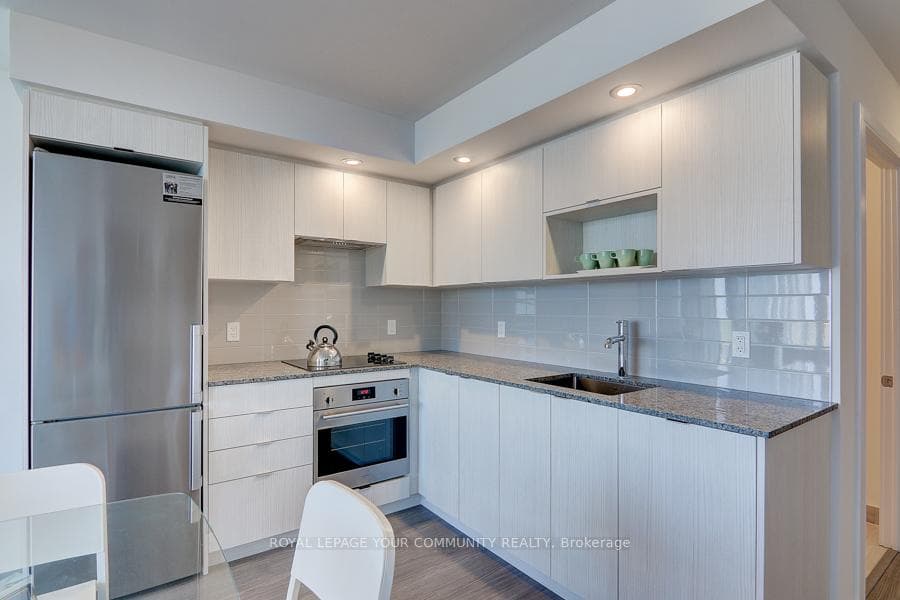 225 Village Green Square Unit 1010 photo 6