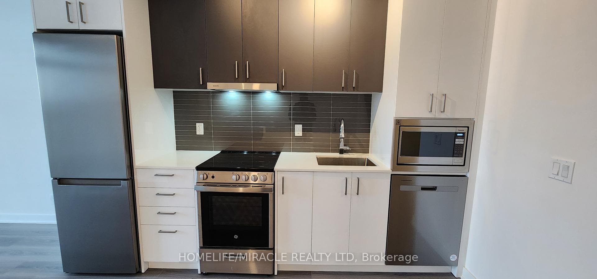 30 Upper Mall Way Unit 1911 photo 14