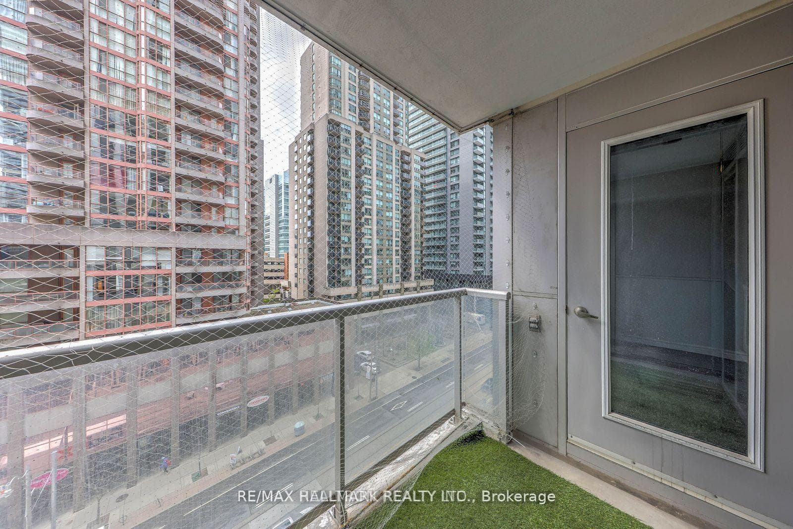 761 Bay Street Unit 610 photo 27