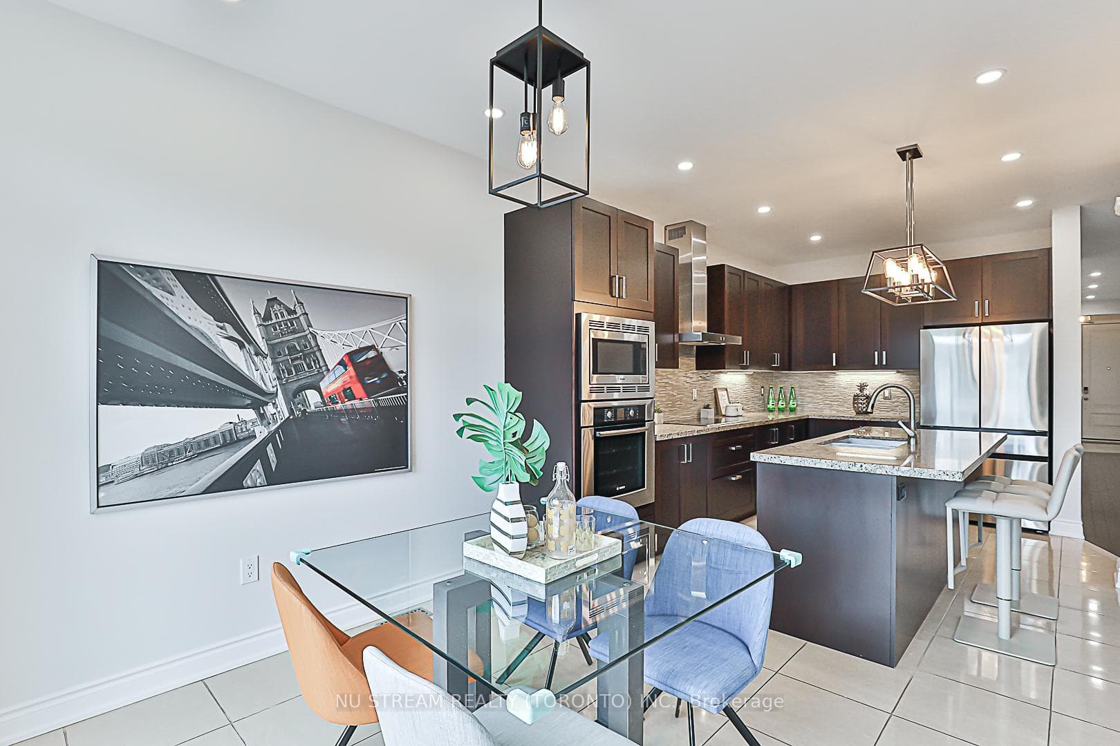 63 Heintzman Crescent photo 12