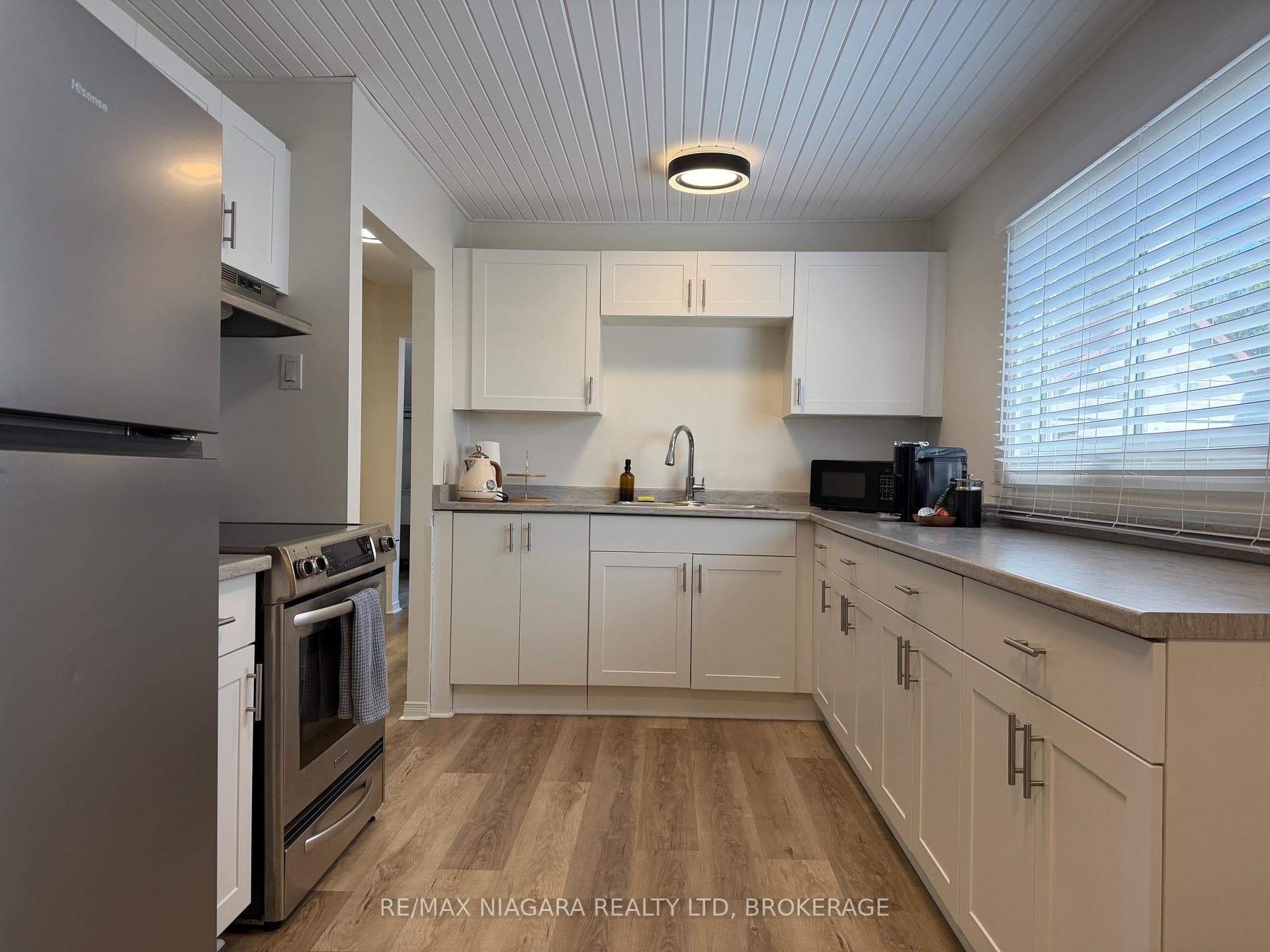 4354 Fifth Avenue photo 3