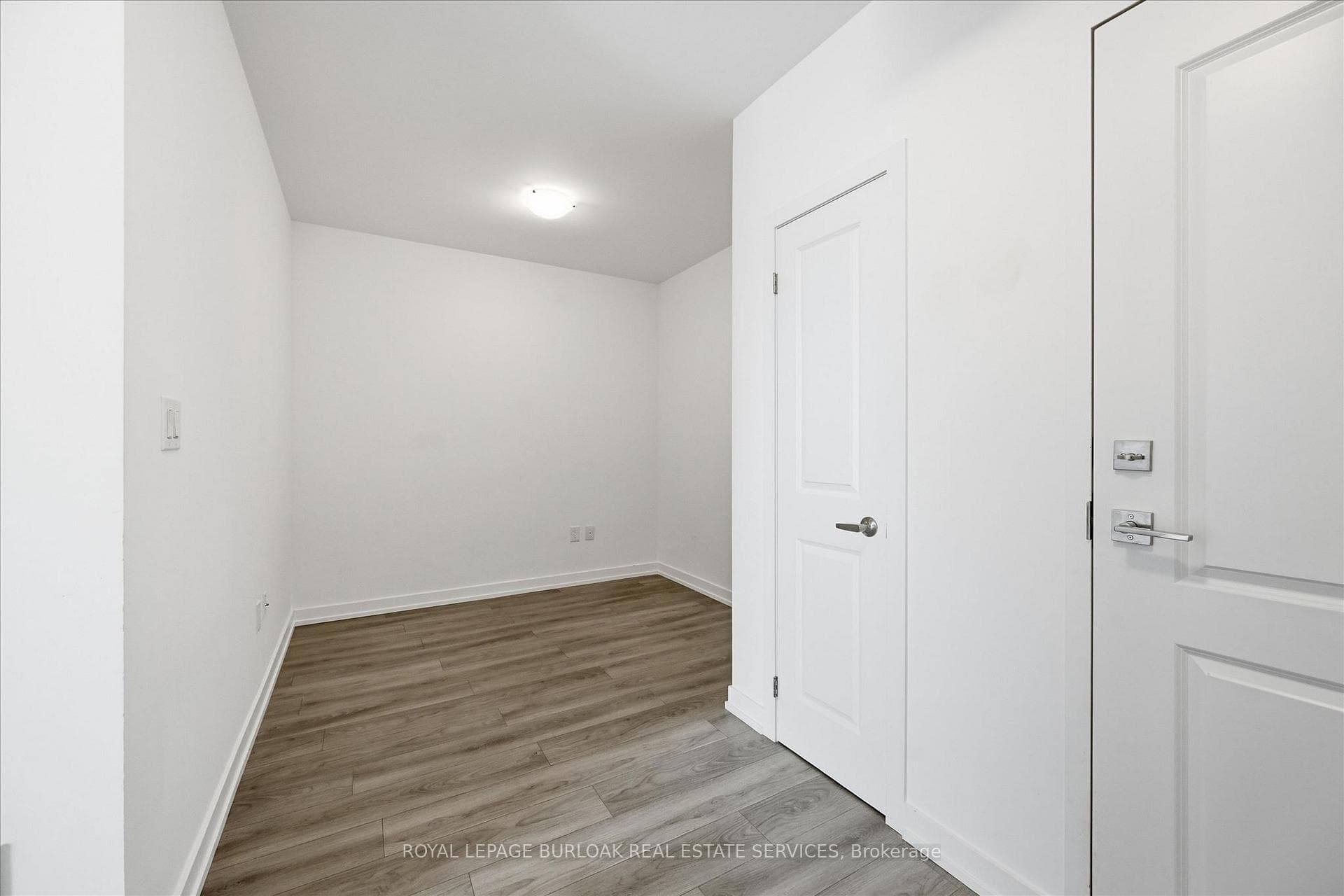 460 Dundas Street Unit 1212 photo 8