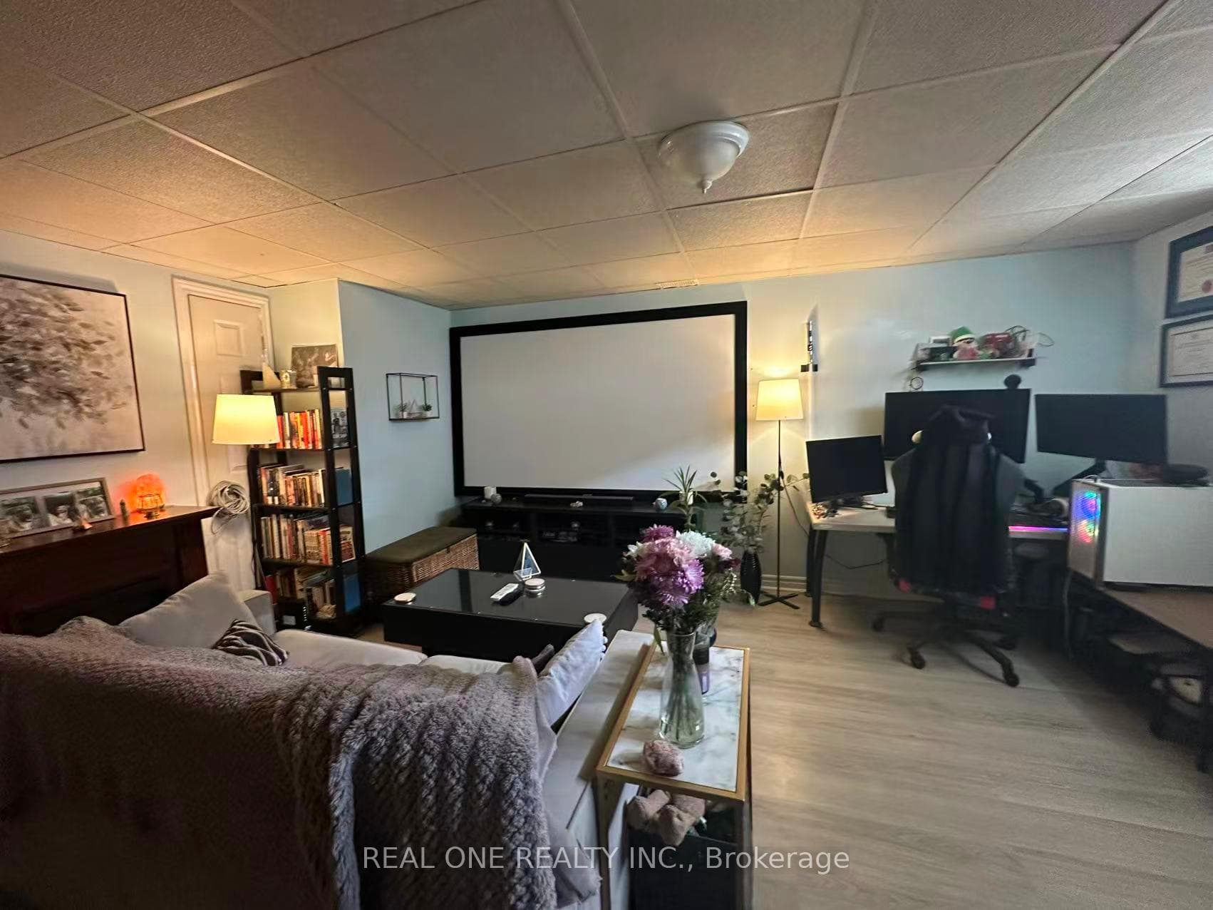 1387 Selkirk Avenue Unit Lower photo 2