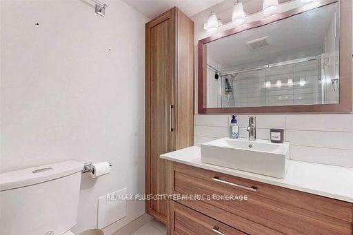 1535 Lakeshore Road Unit 305 photo 15