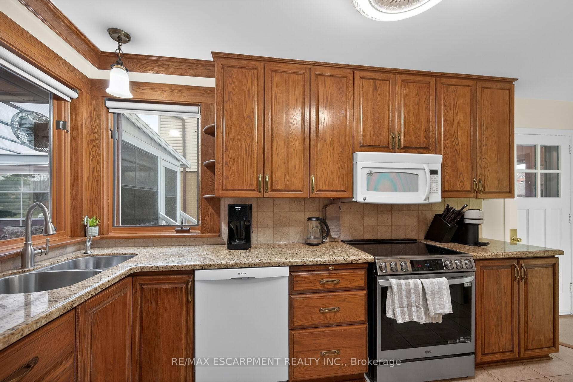 66 Arcade Crescent photo 14