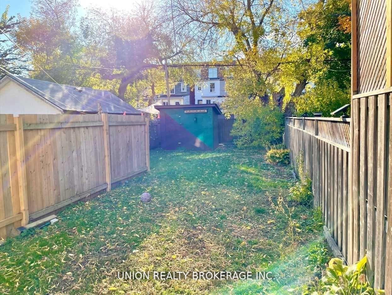 142 Pickering Street Unit Lower photo 10