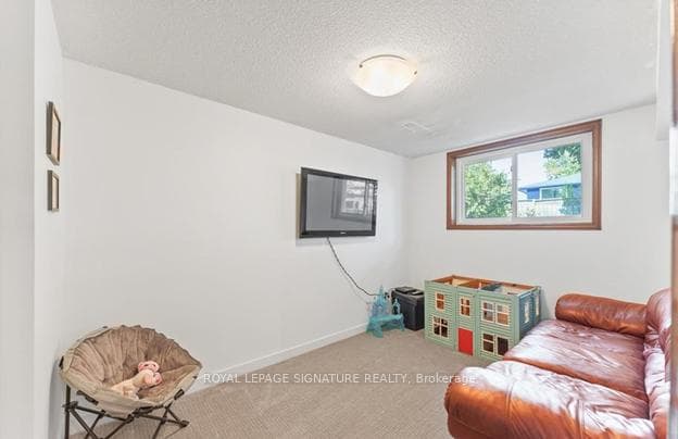 4 Laguna Crescent photo 10