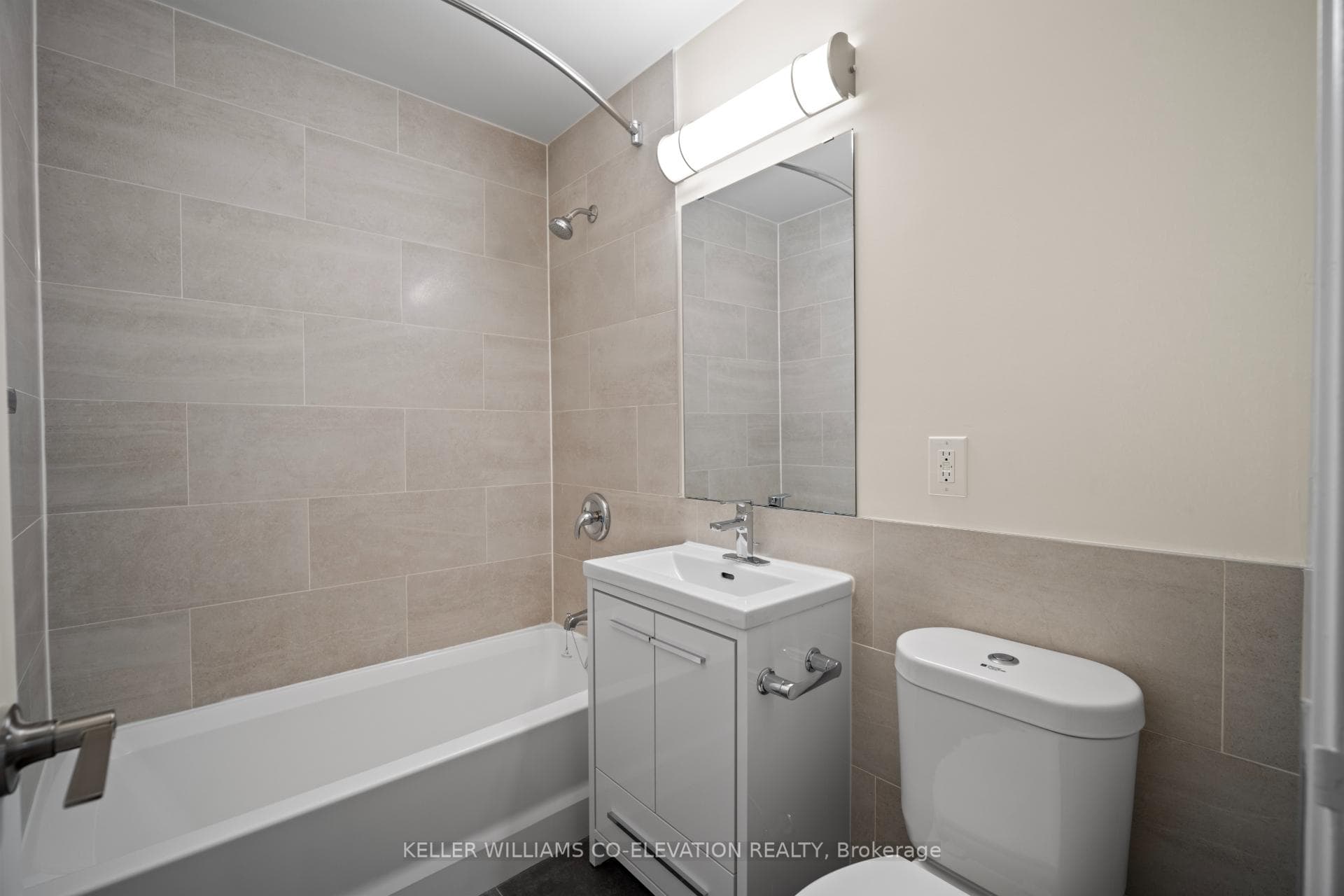 165 Balliol Street Unit 207 photo 10