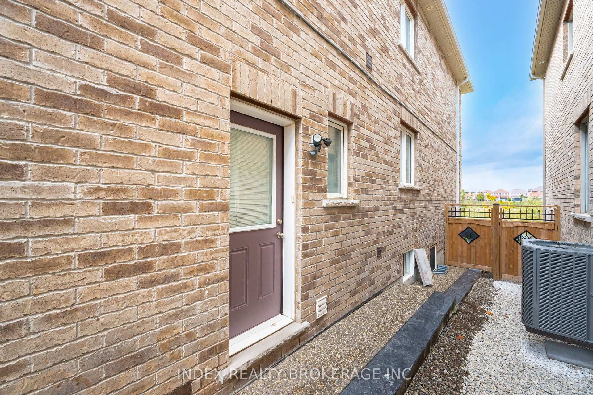 86 Hanbury Crescent photo 36
