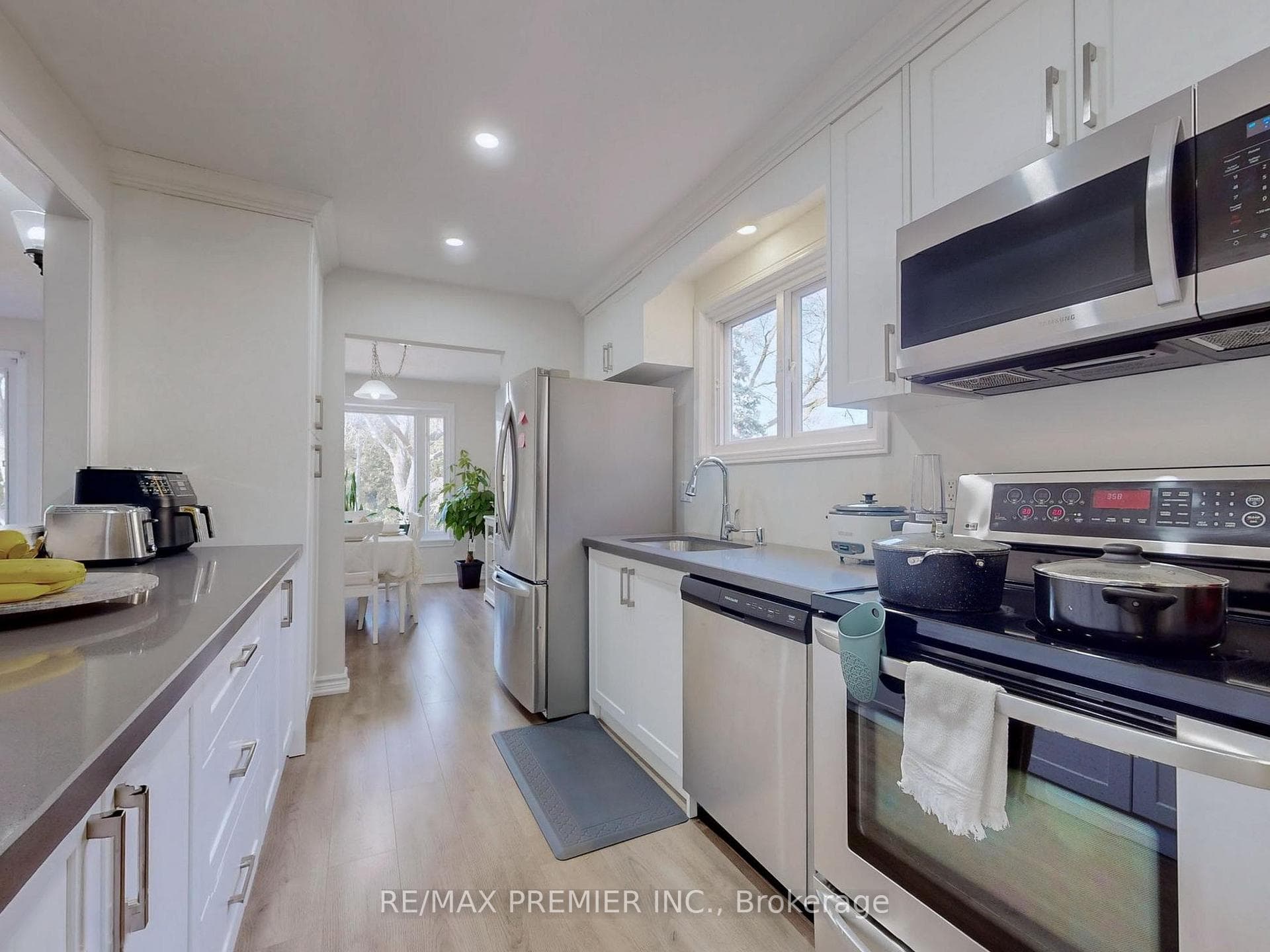54 Habitant Crescent photo 9