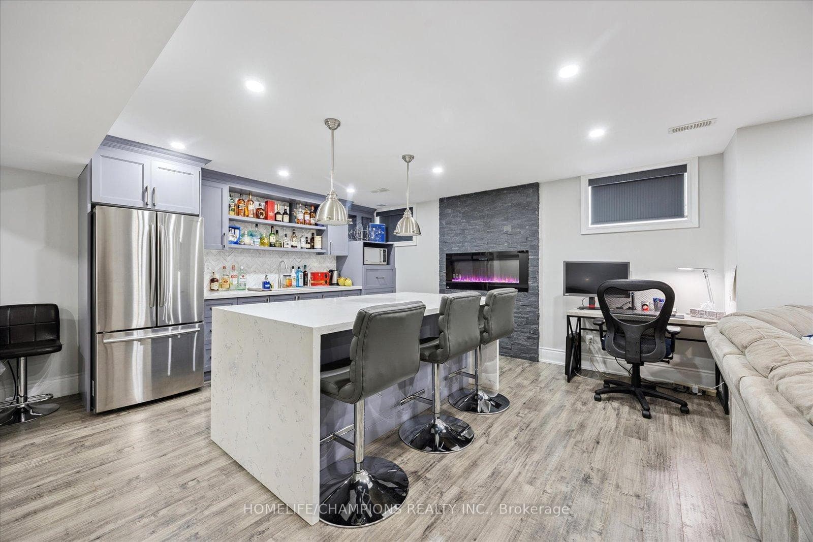 1612 Sandhurst Crescent photo 38