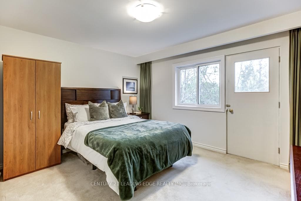 15 BAKERDALE Road photo 18