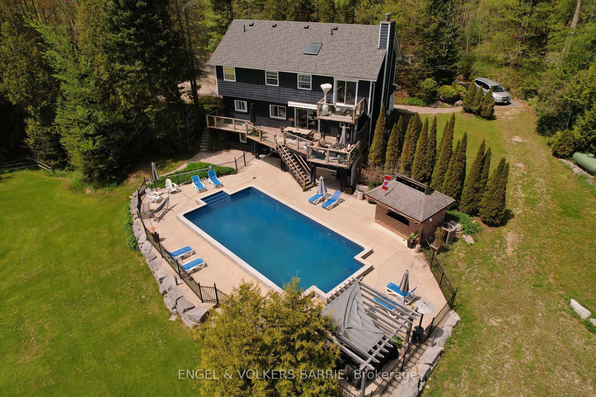 1441 Hendrie Road photo 2