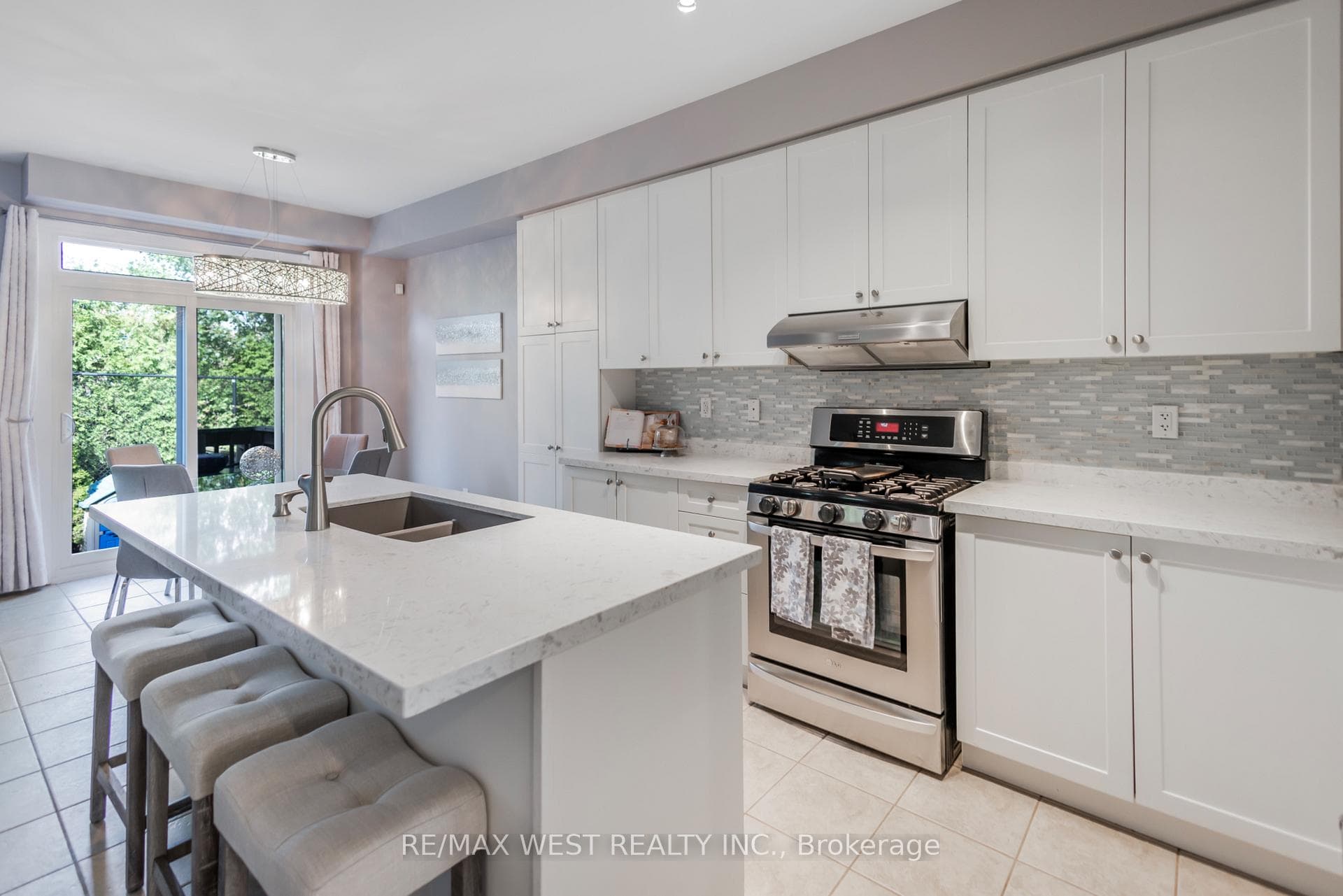 Kitchen Image 1