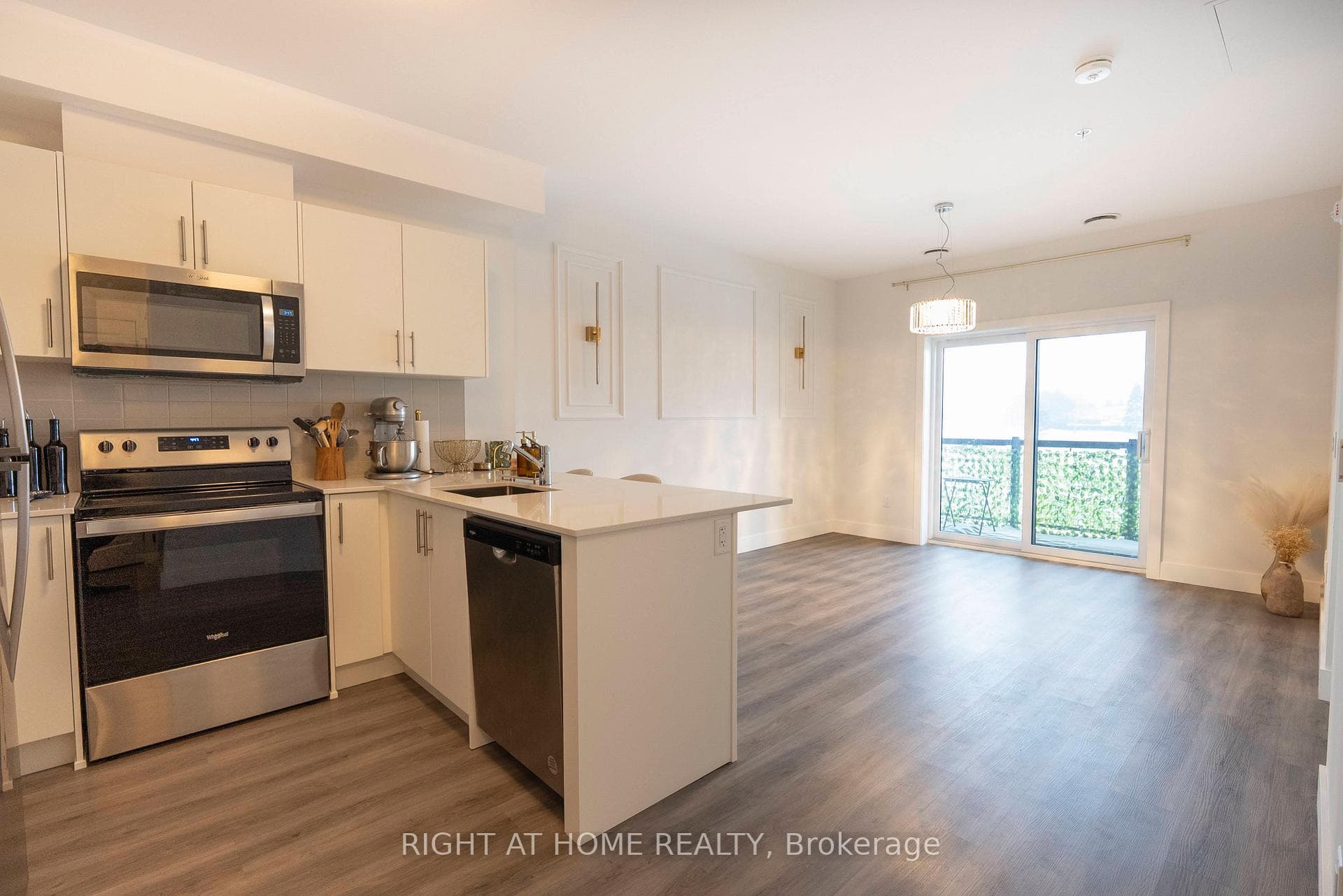 1000 Lackner Place Unit 302 photo 3