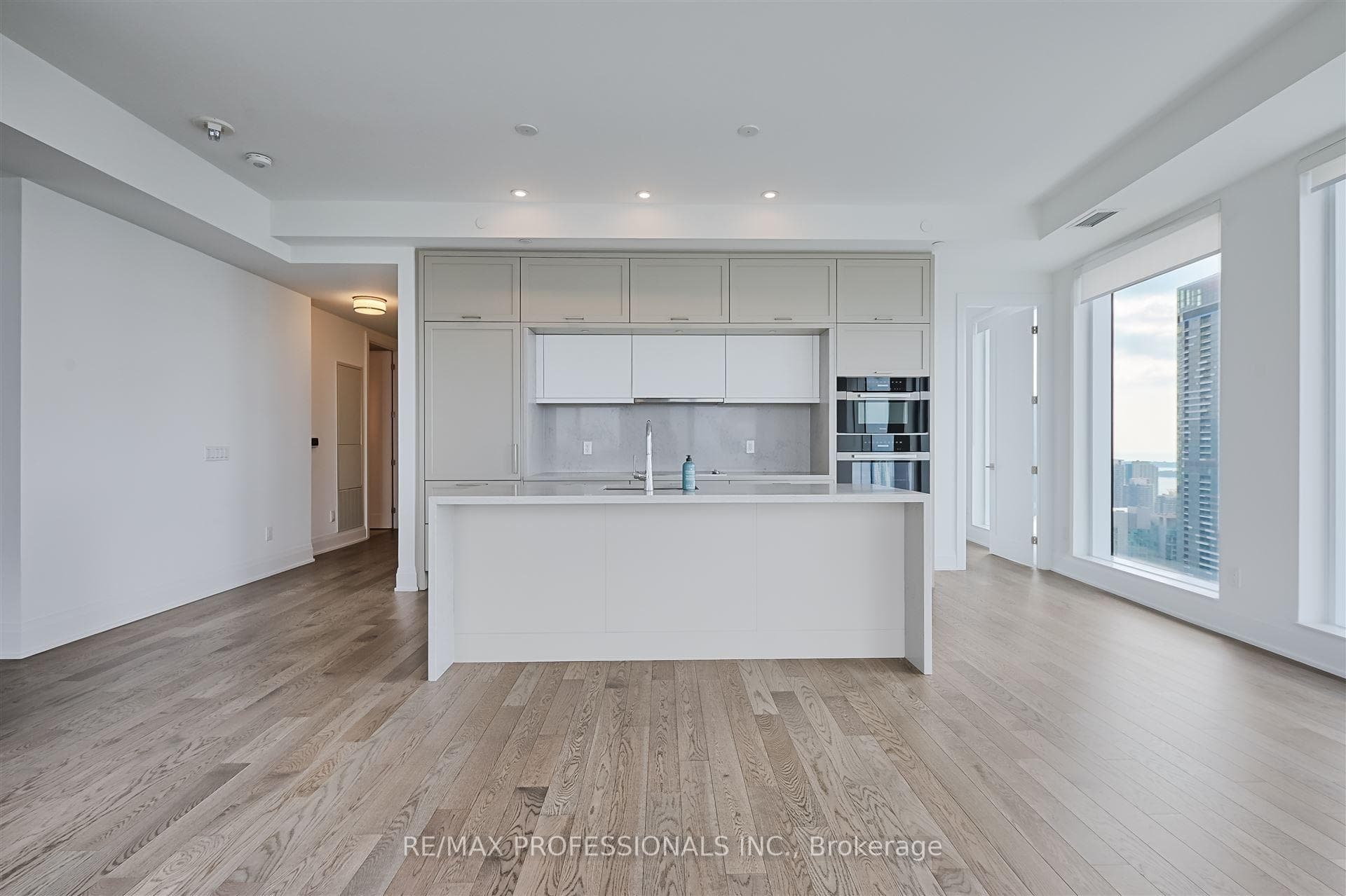 470 Front Street Unit GPH13 photo 17