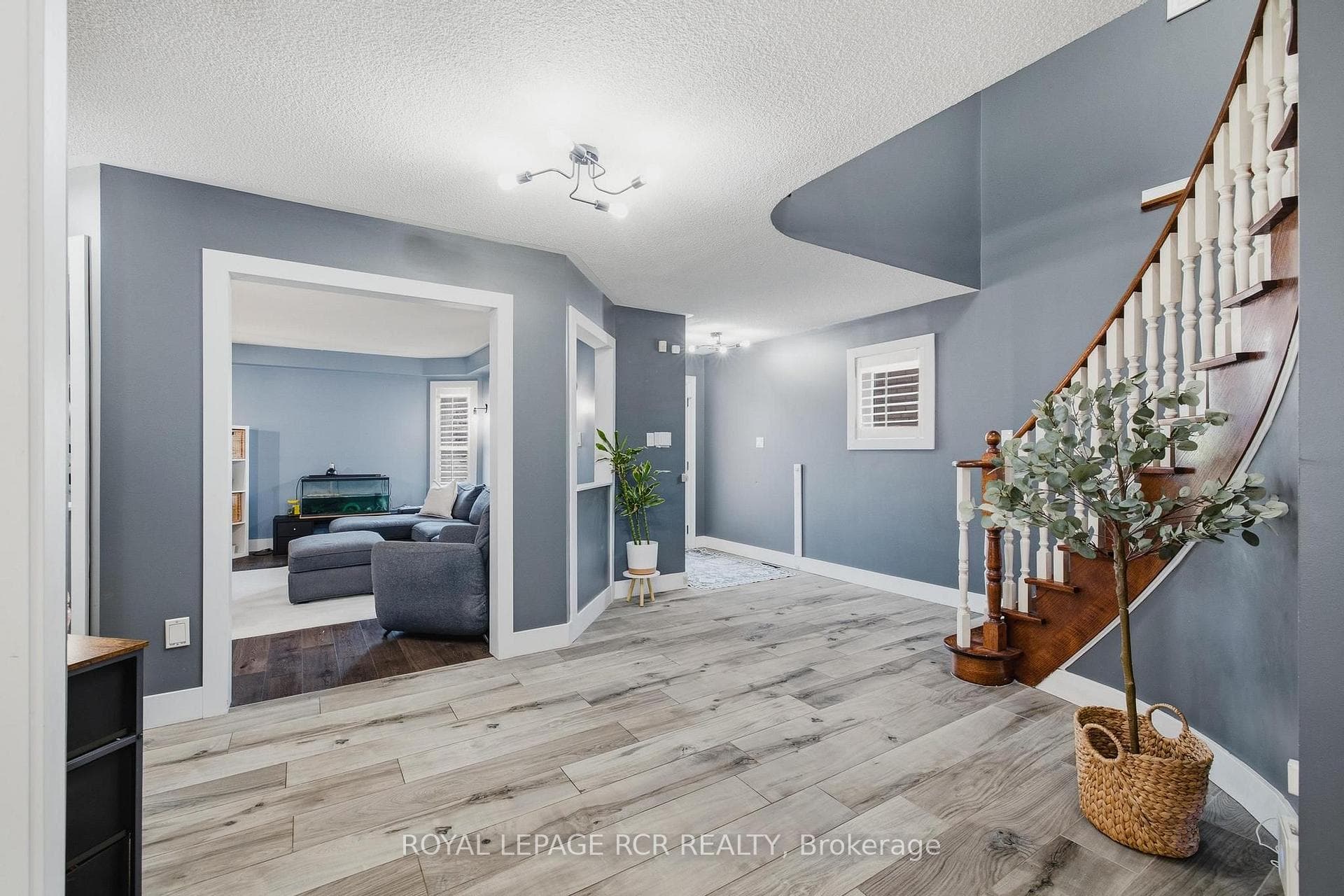 194 Andy Crescent photo 5