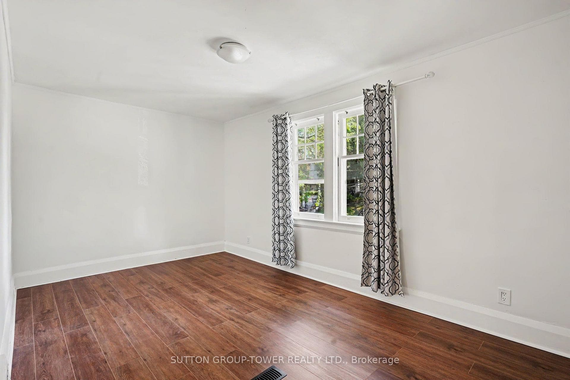 118 Castlefield Avenue photo 18