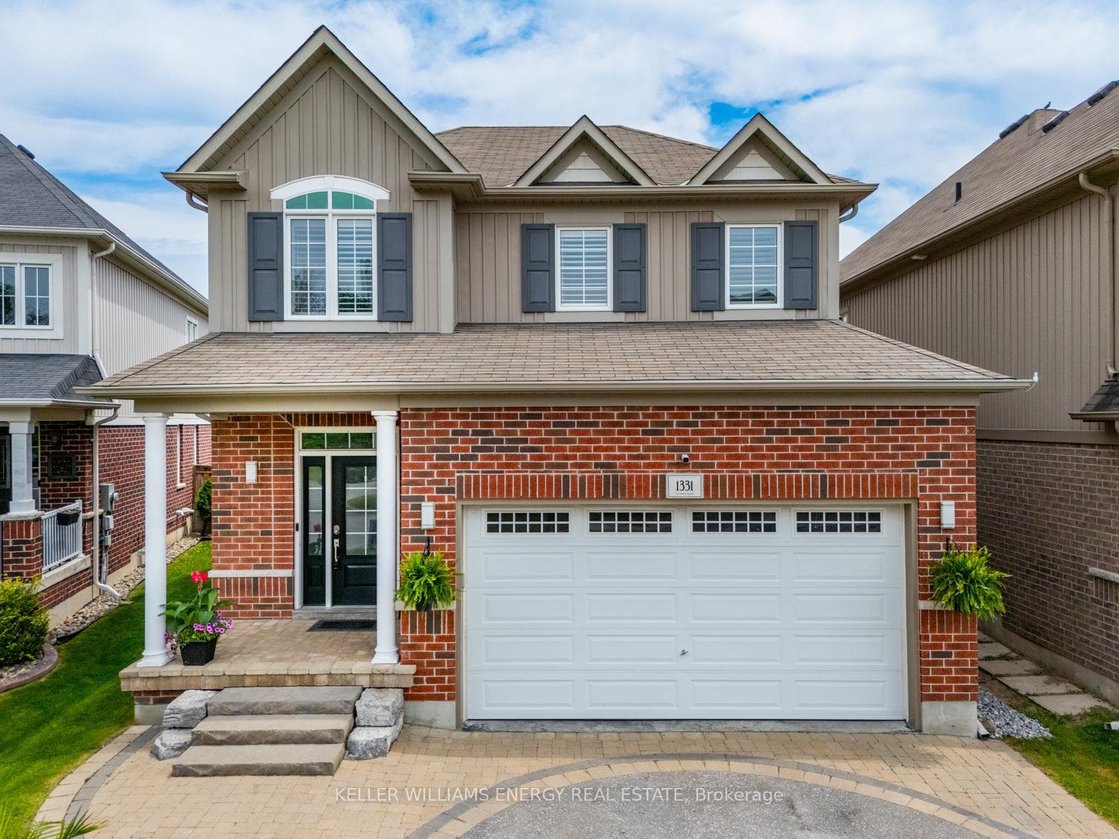 1331 Aldsworth Crescent photo 2