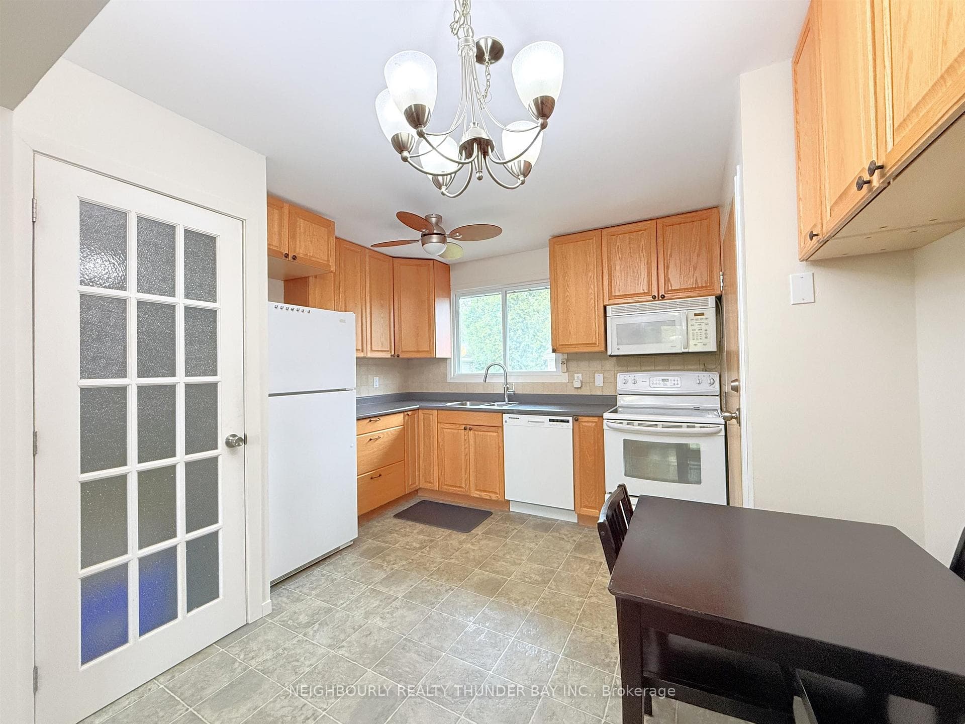 148 Newberry Crescent photo 7