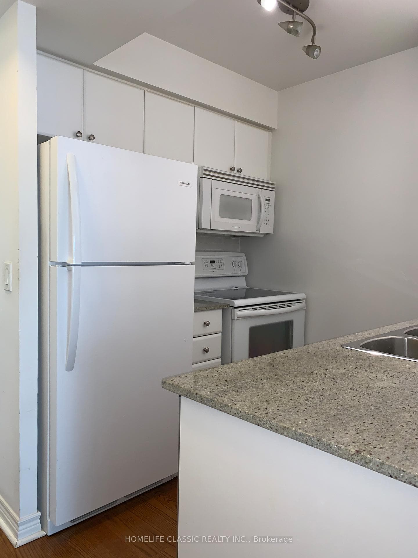 763 Bay Street Unit 1107 photo 6