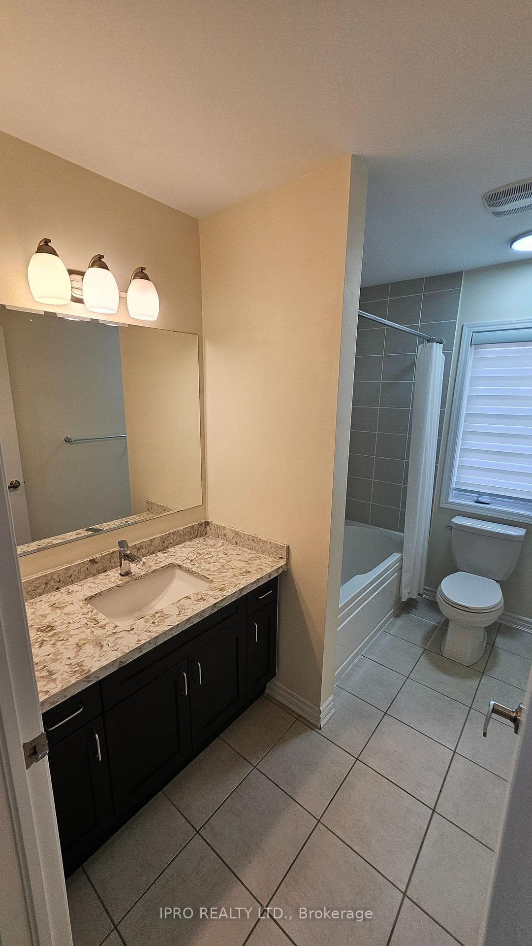111 Wannamaker Crescent Unit Upper photo 32