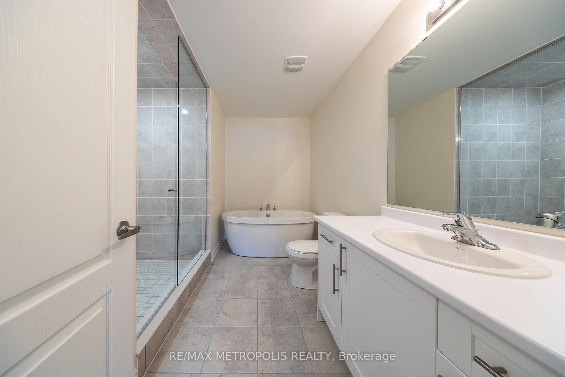 60 Mountainside Crescent photo 25