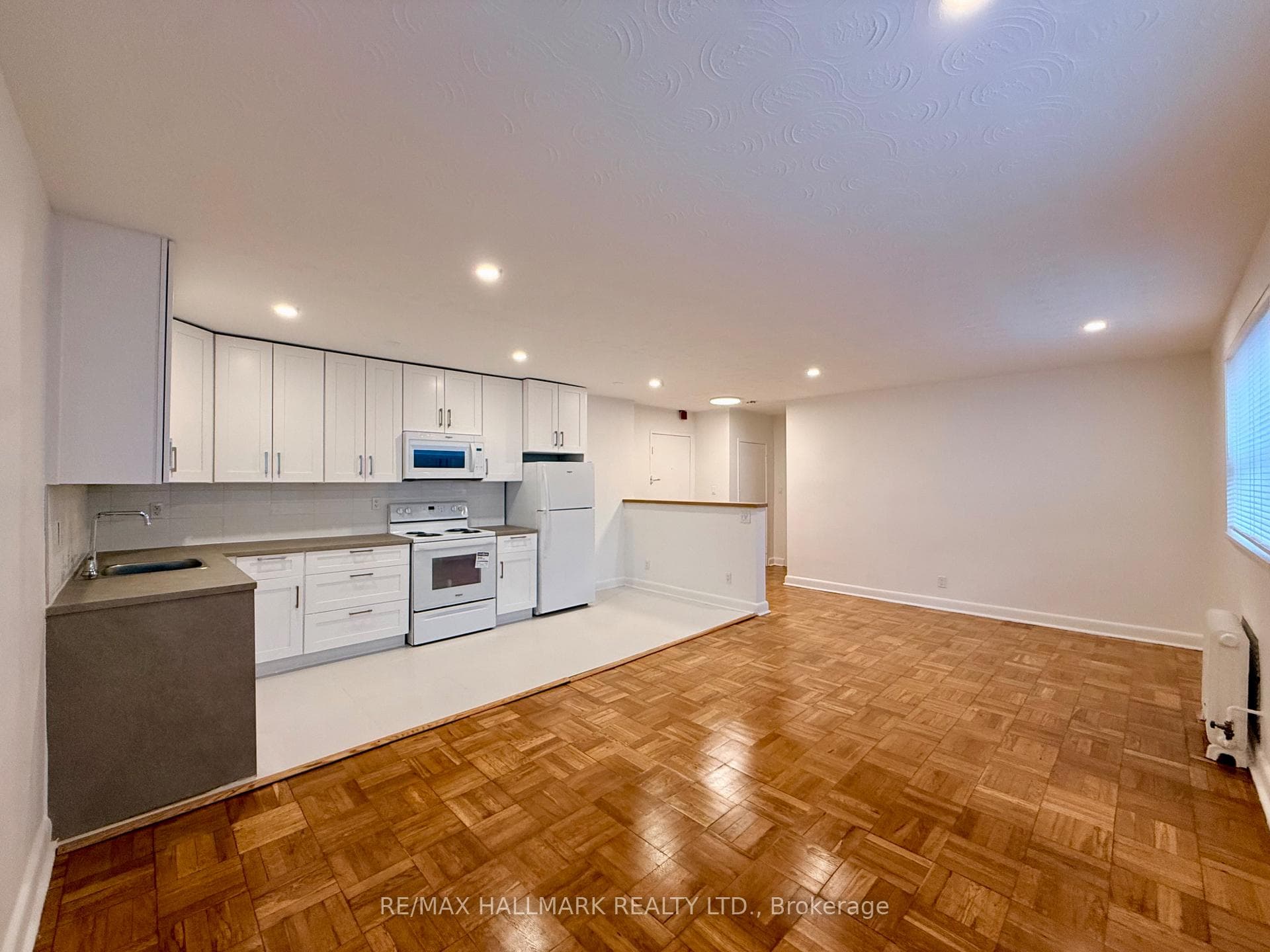 57 Rawlinson Avenue Unit 6 photo 2