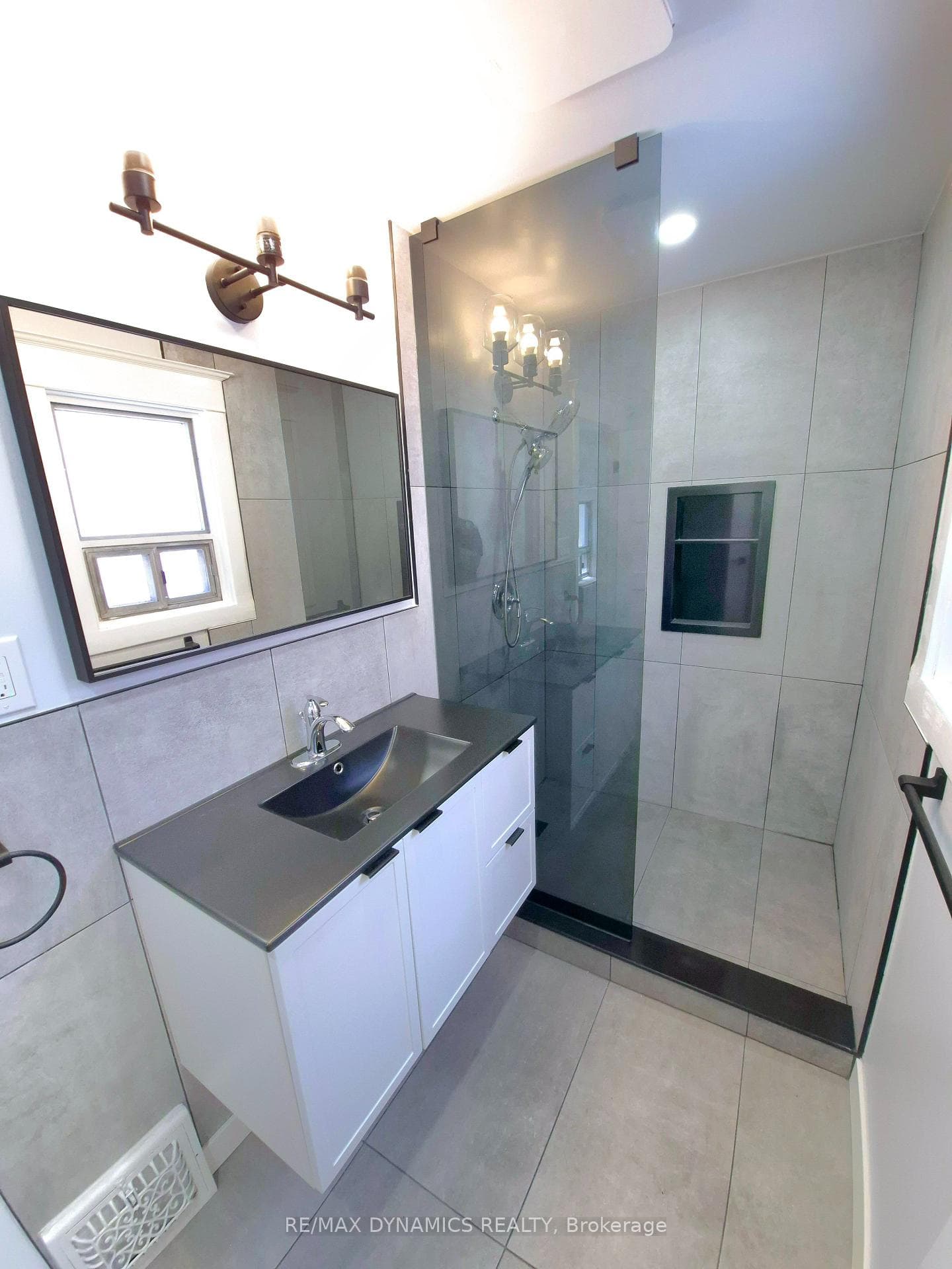137 Glenmore Road photo 4