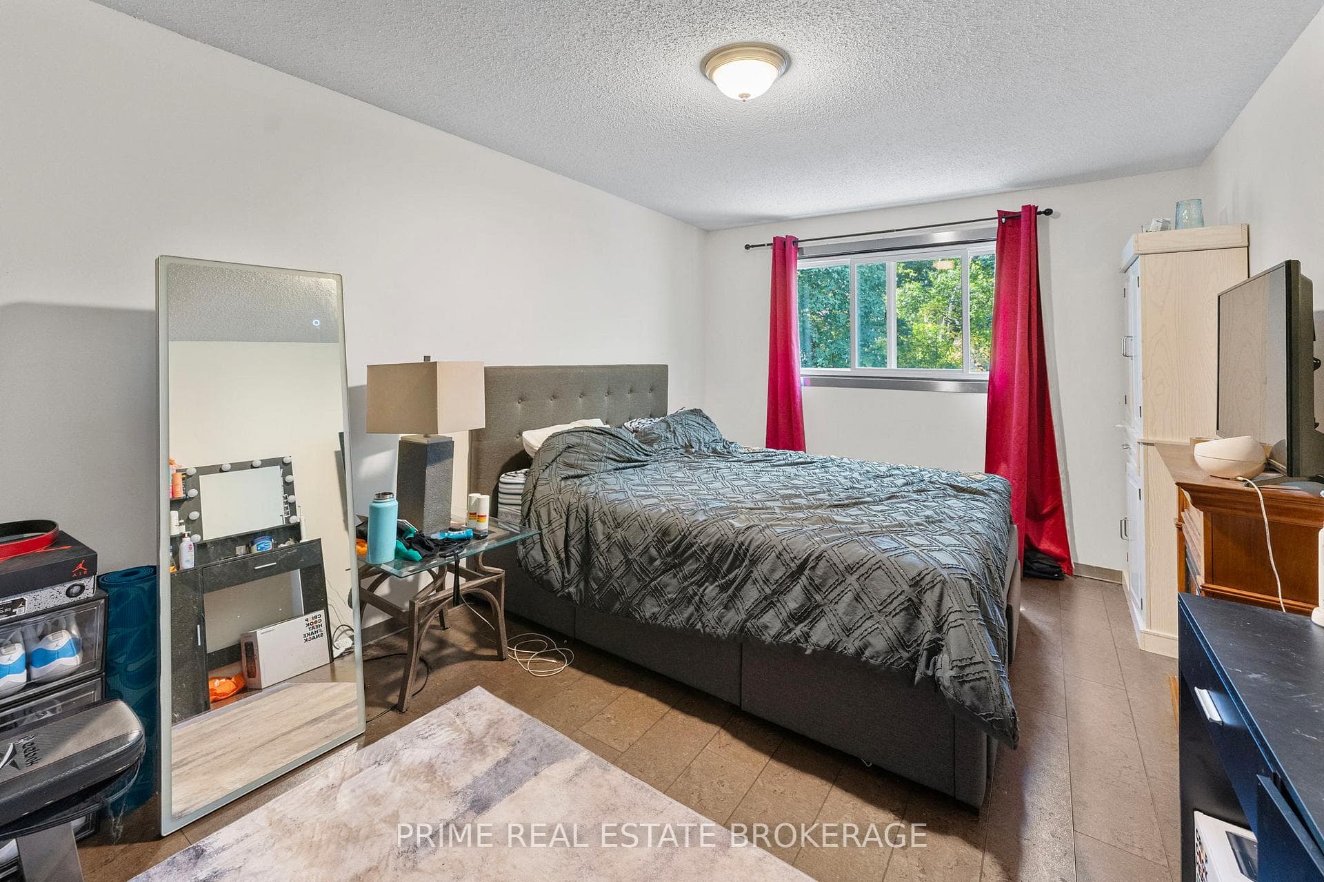 583 Maitland Street photo 11