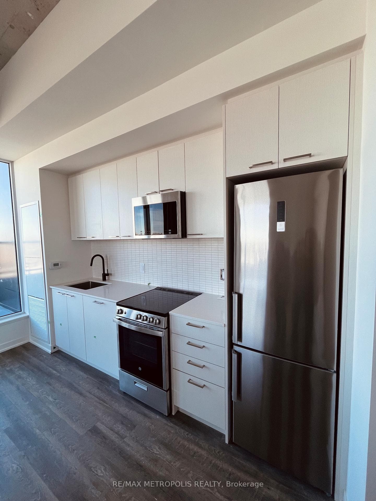 1808 St Clair Avenue Unit 715 photo 4