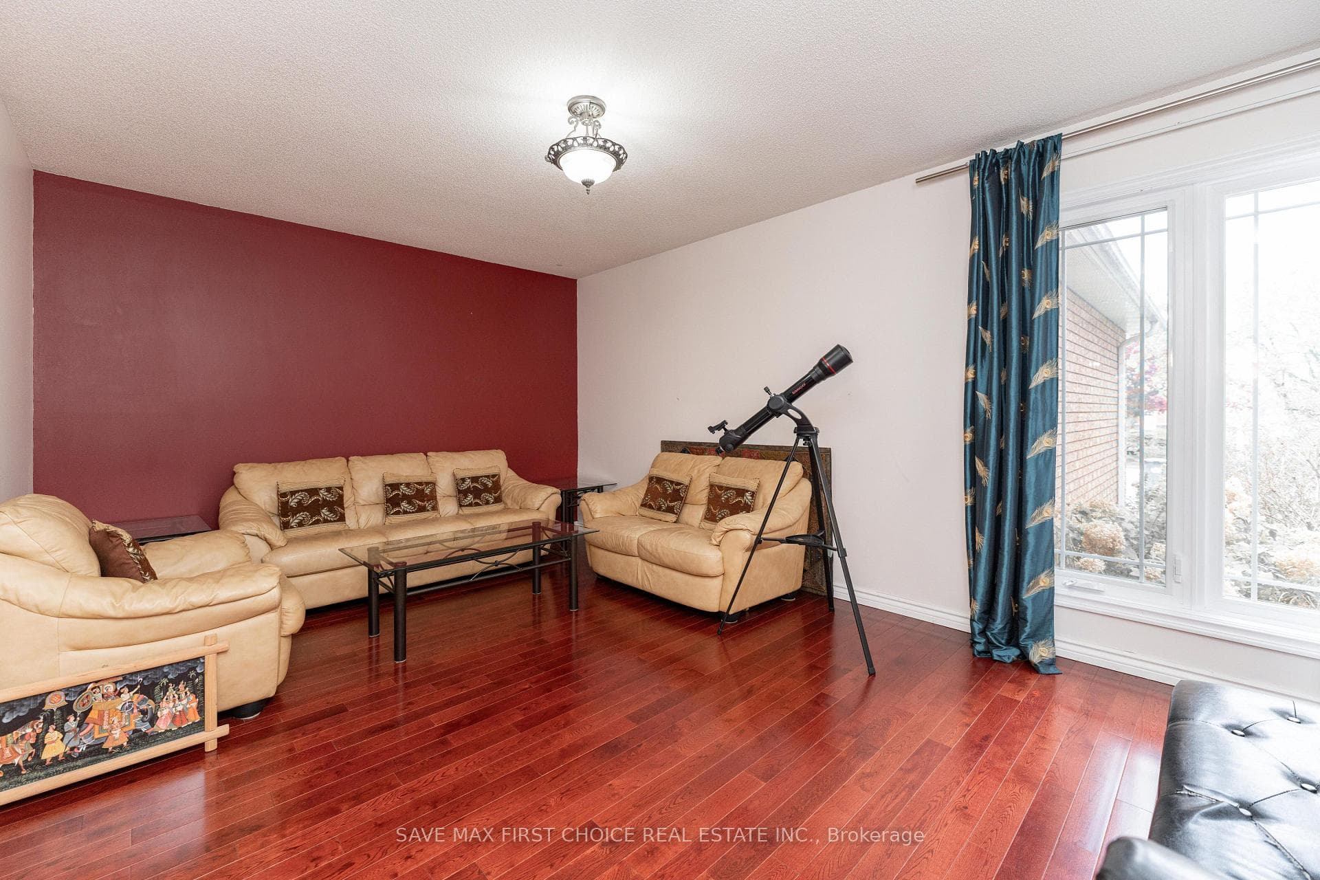1542 Astrella Crescent photo 9