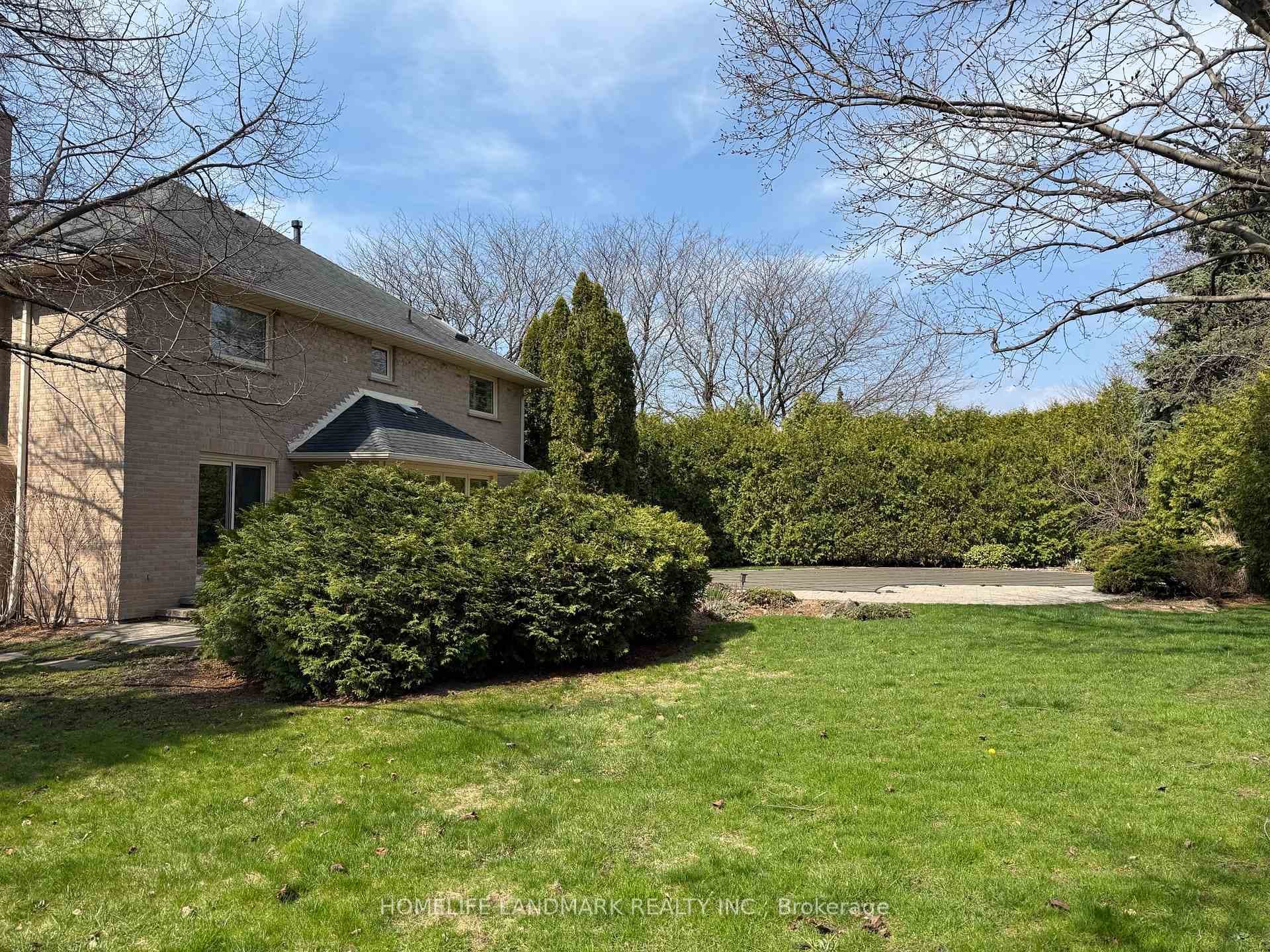451 Barclay Crescent photo 19